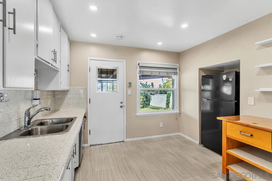 Detail Gallery Image 10 of 29 For 7722  Linda Vista Blvd, San Diego,  CA 92111 - 2 Beds | 1 Baths