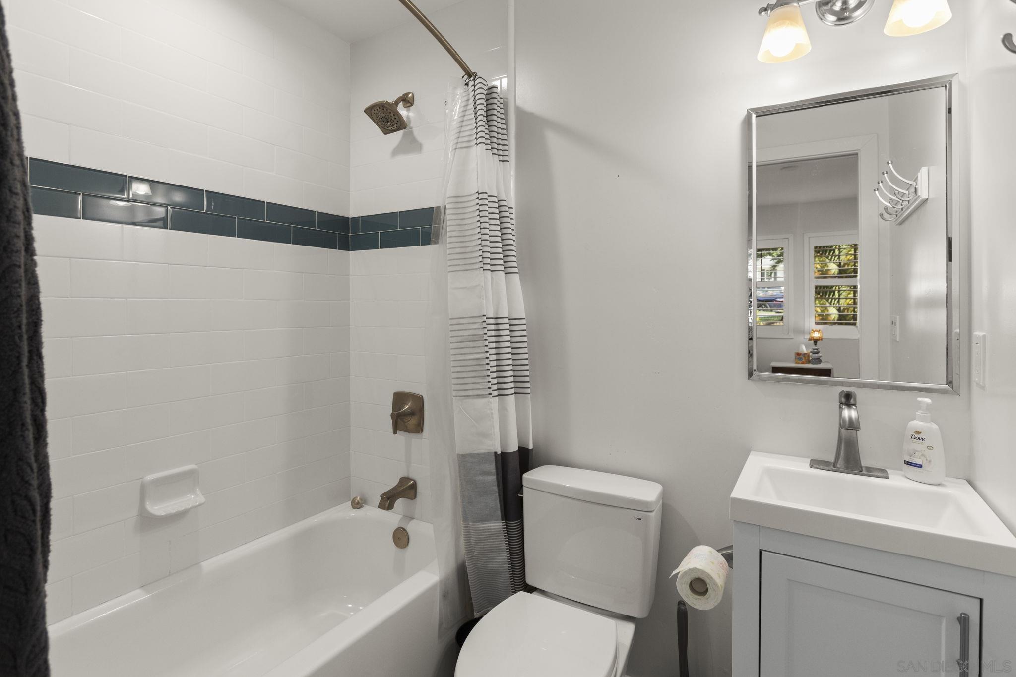 Detail Gallery Image 22 of 75 For 418  Parkwood Ln, Encinitas,  CA 92024 - 6 Beds | 5/1 Baths