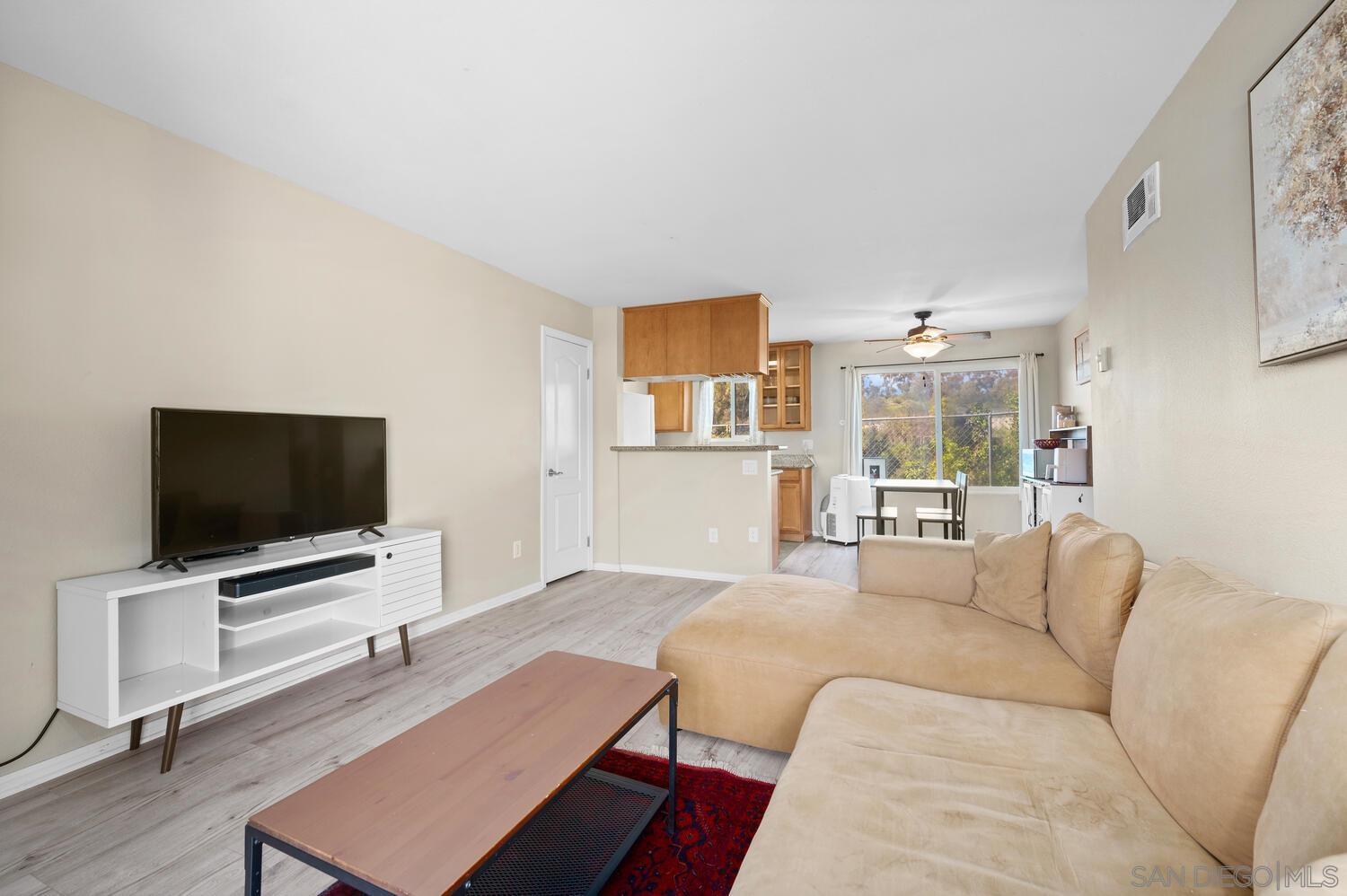 Detail Gallery Image 4 of 24 For 6333  College Grove Way, Uit 2104, San Diego,  CA 92115 - 1 Beds | 1 Baths