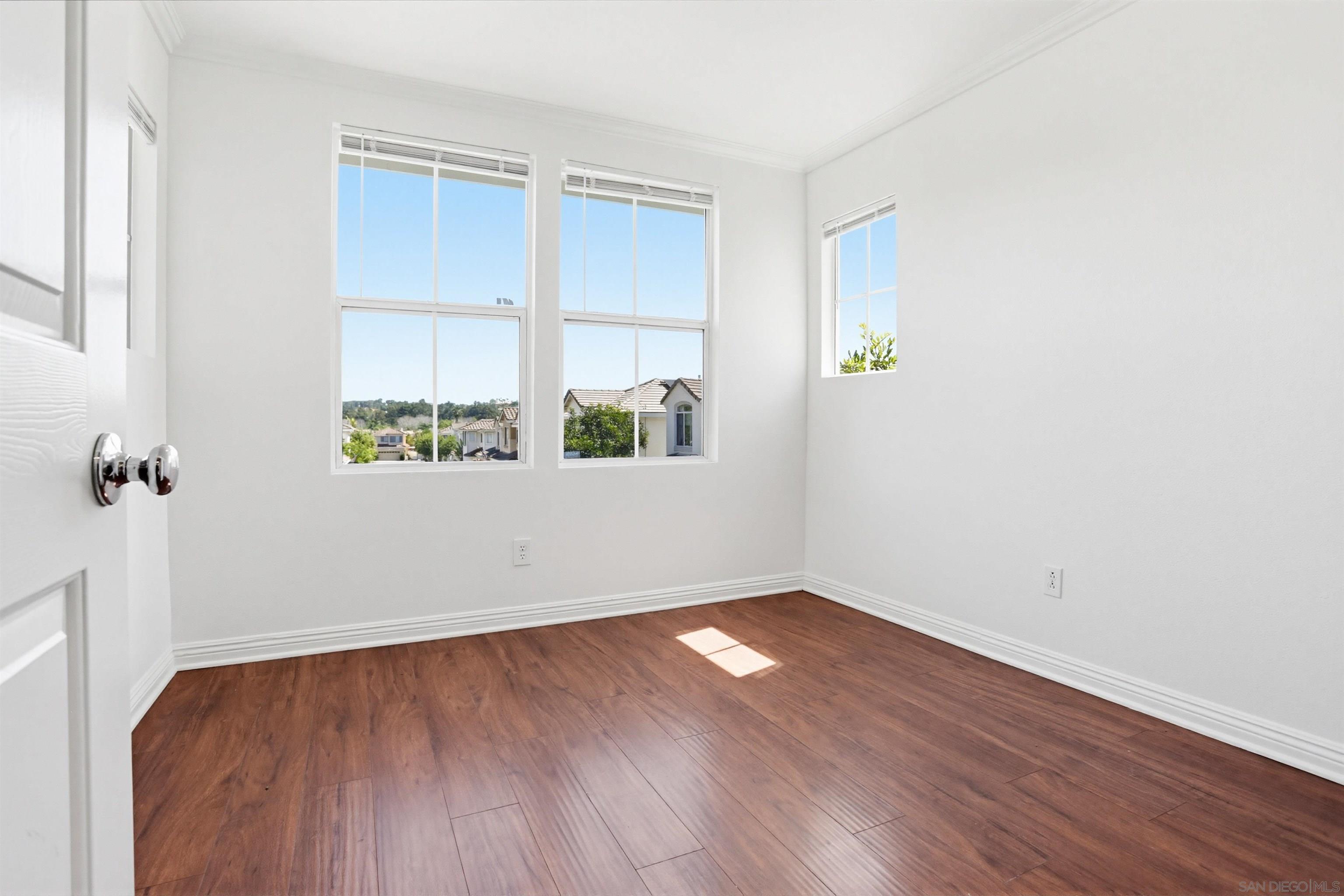 Detail Gallery Image 14 of 23 For 1983  Courage St, Vista,  CA 92081 - 3 Beds | 2/1 Baths