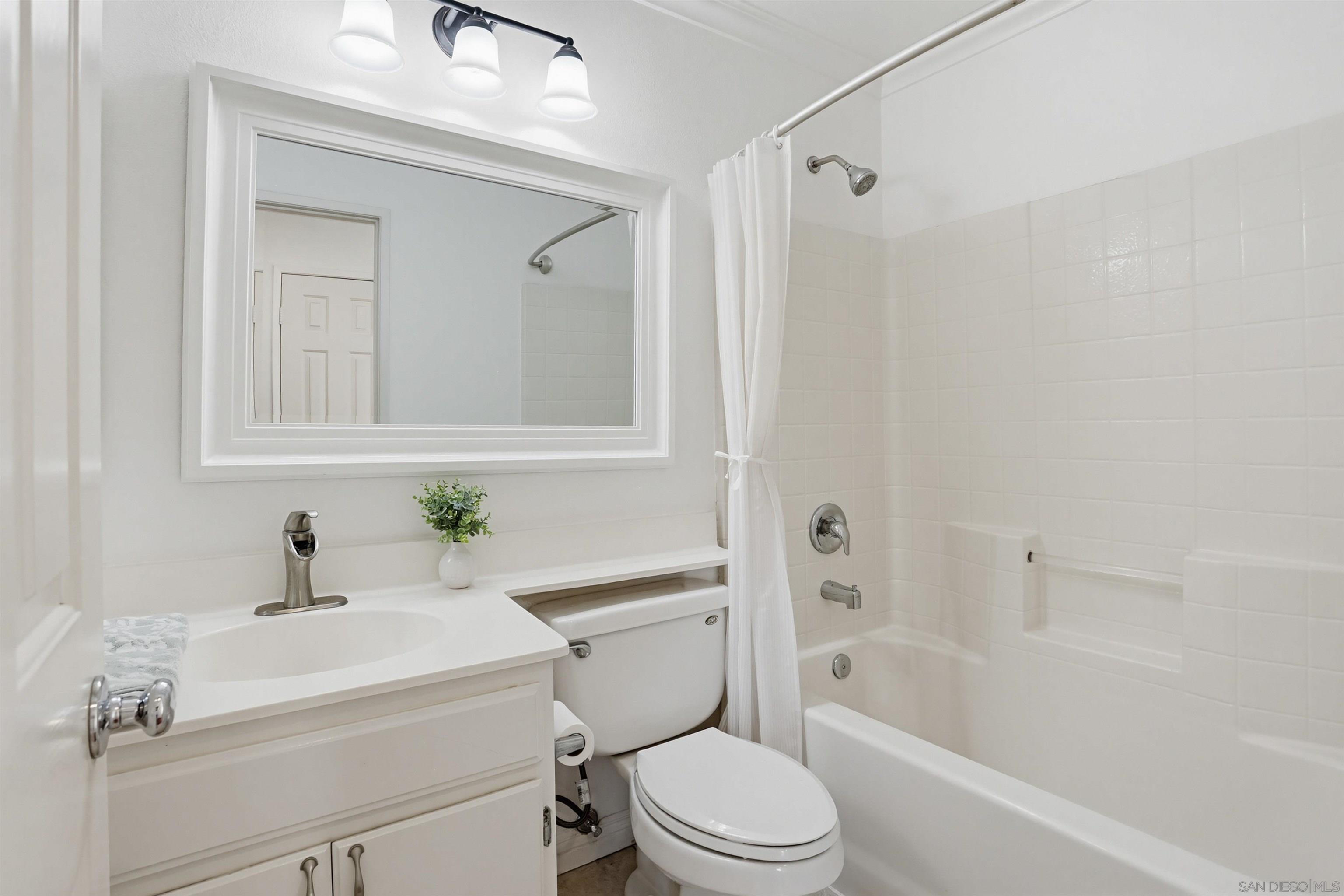 Detail Gallery Image 15 of 23 For 1983  Courage St, Vista,  CA 92081 - 3 Beds | 2/1 Baths