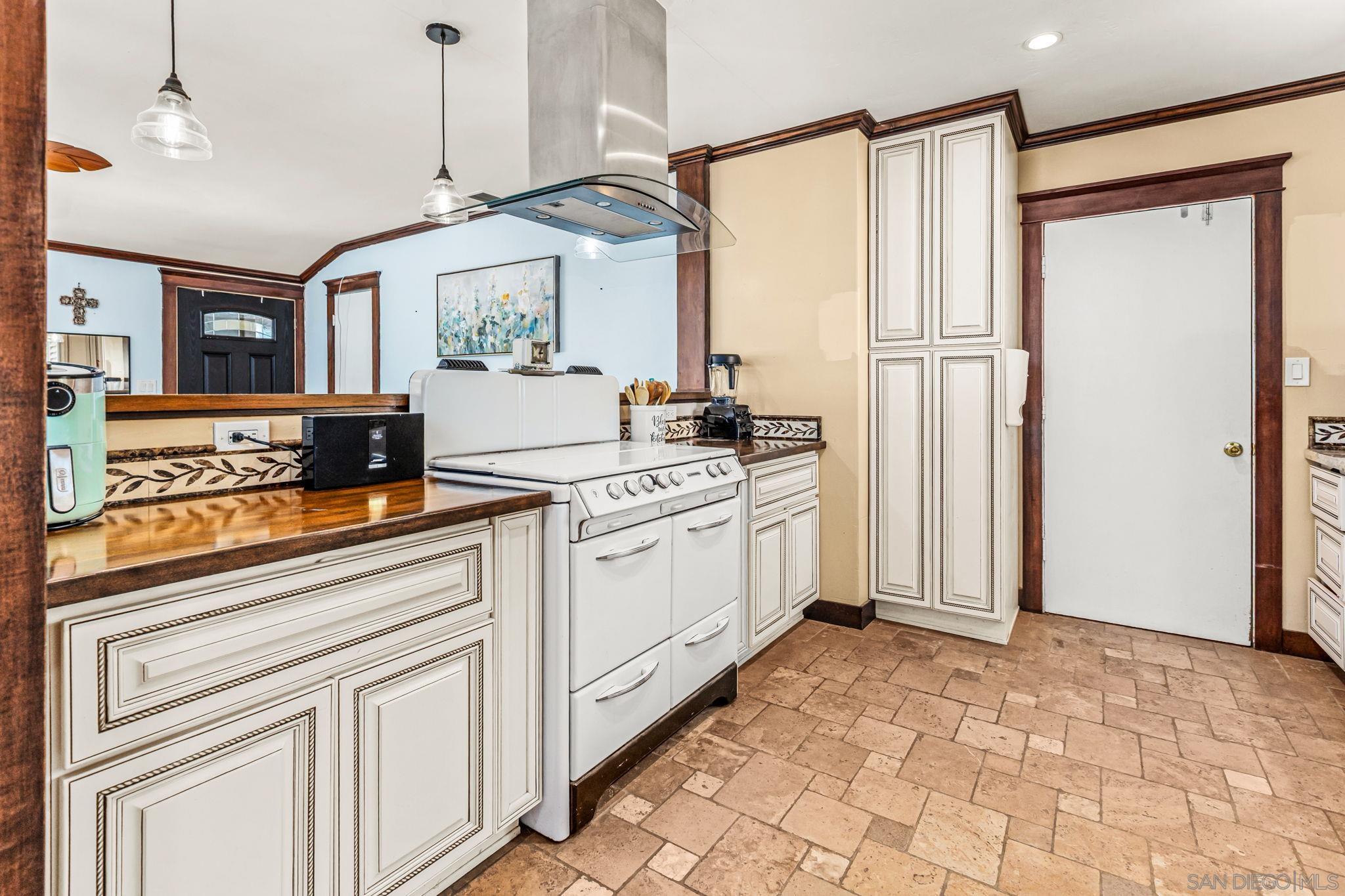 Detail Gallery Image 13 of 24 For 3448  Trophy, La Mesa,  CA 91941 - 2 Beds | 1 Baths