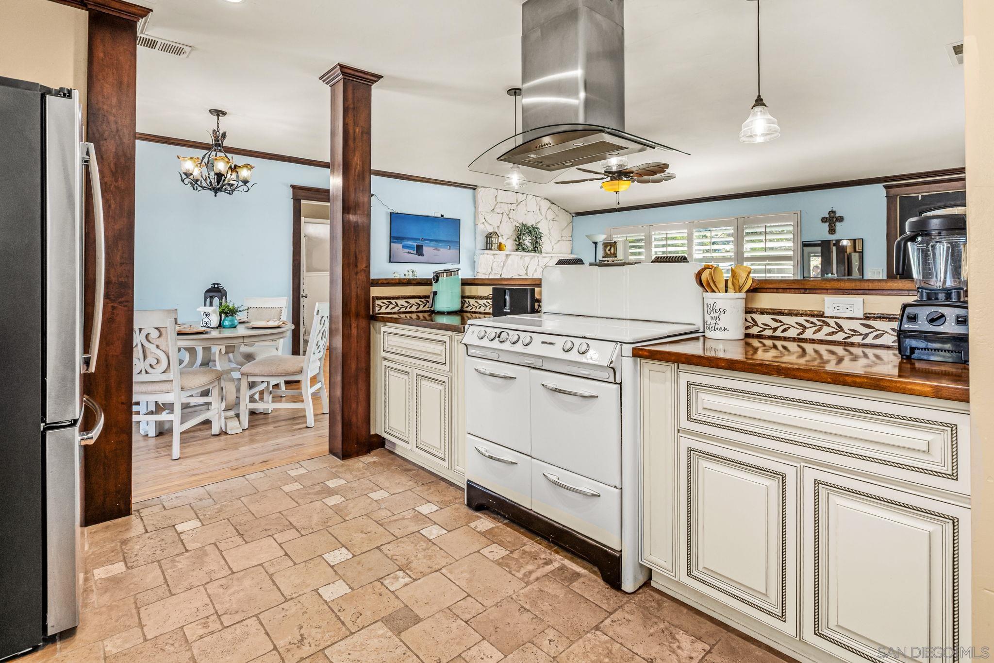 Detail Gallery Image 3 of 24 For 3448  Trophy, La Mesa,  CA 91941 - 2 Beds | 1 Baths