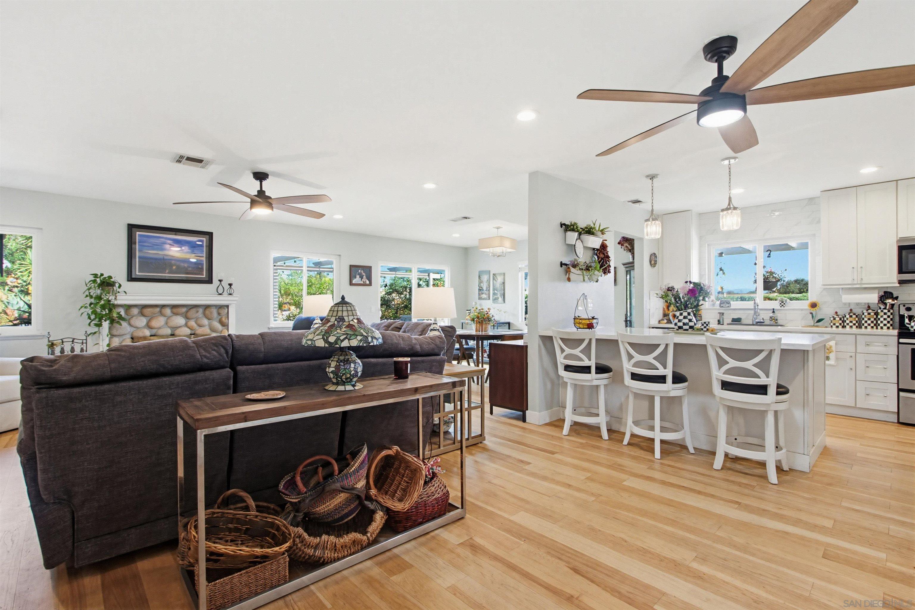 Detail Gallery Image 3 of 25 For 16872  Pinata Dr, San Diego,  CA 92128 - 3 Beds | 2 Baths