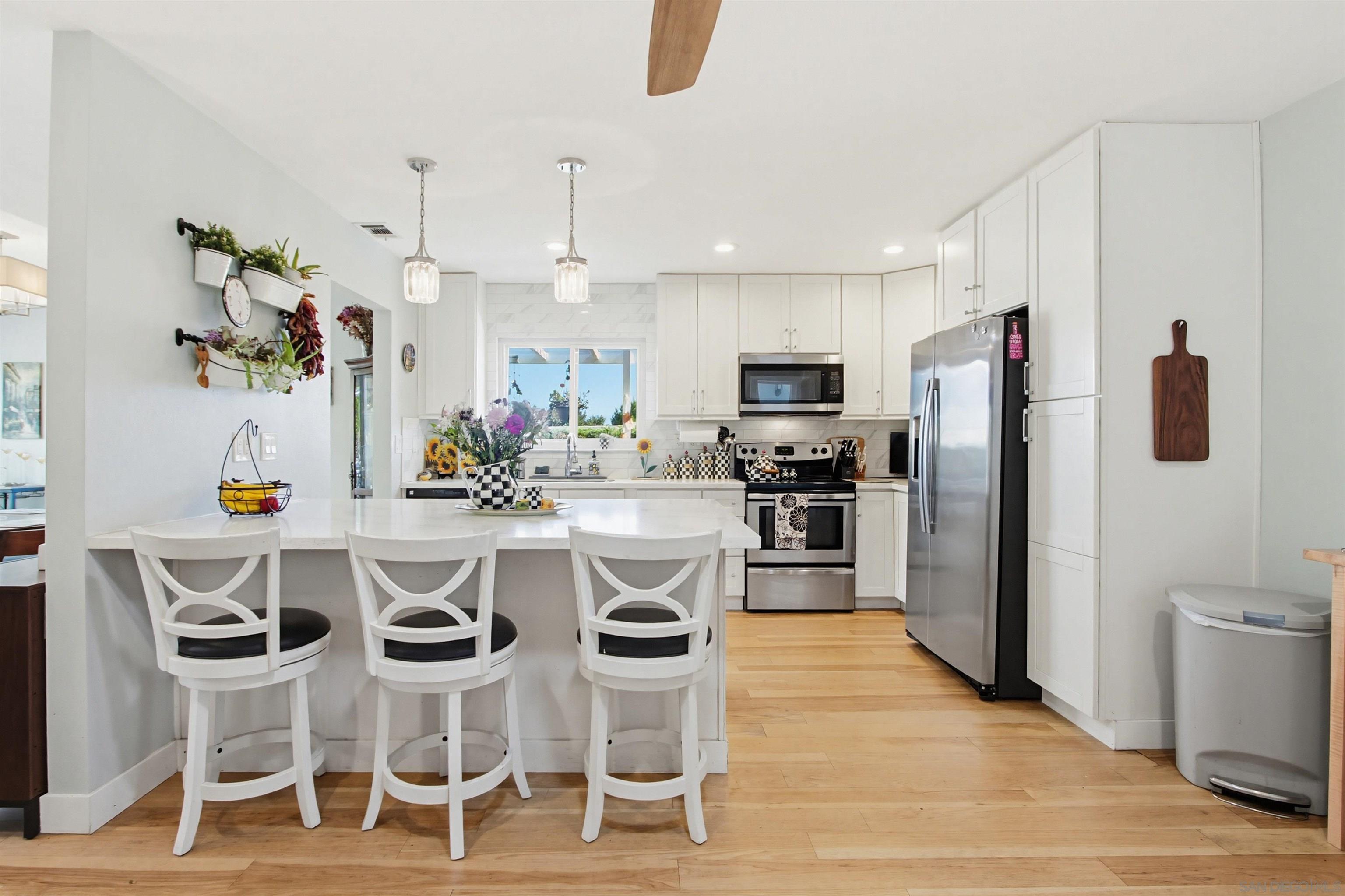 Detail Gallery Image 4 of 25 For 16872  Pinata Dr, San Diego,  CA 92128 - 3 Beds | 2 Baths