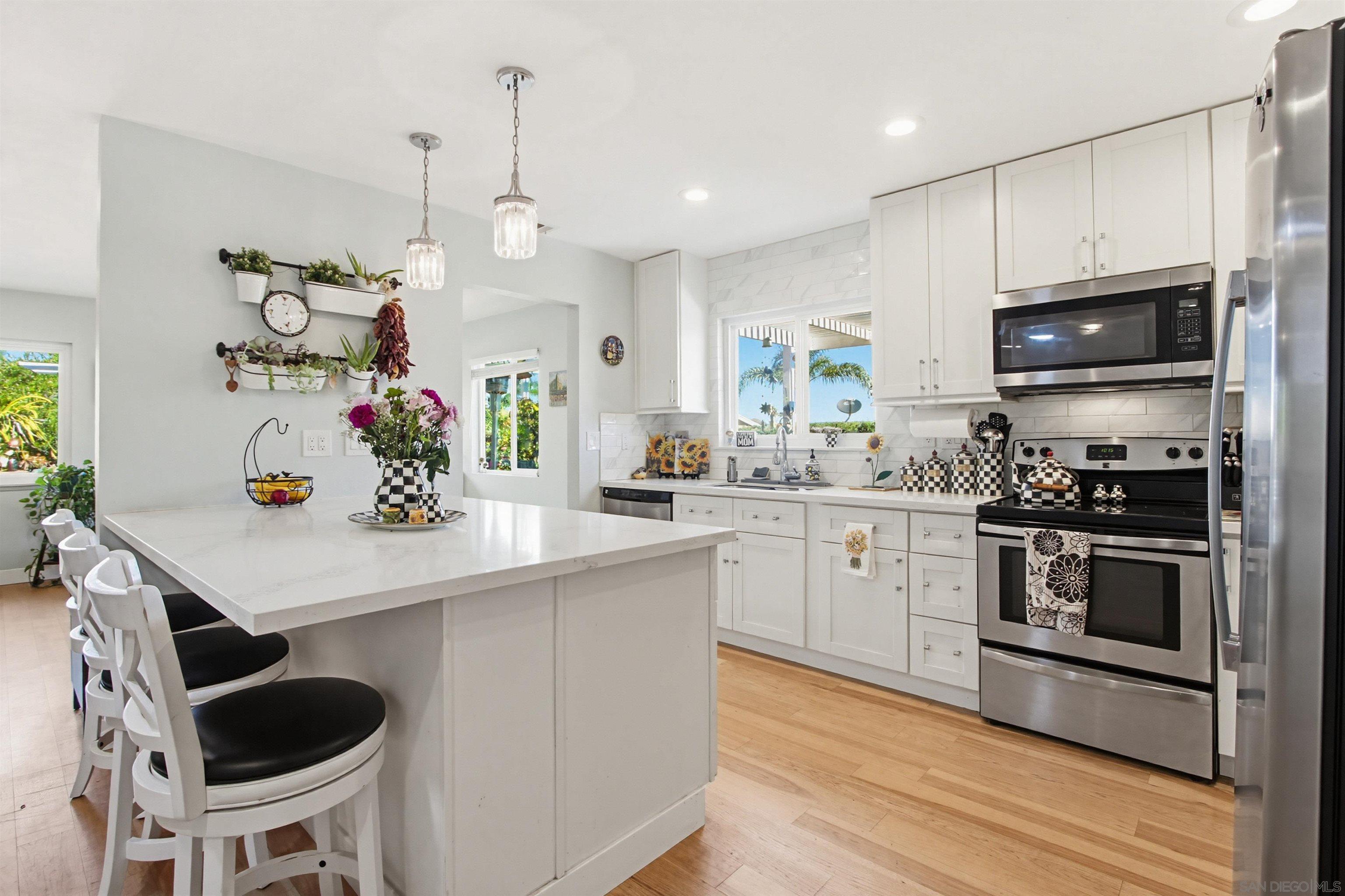 Detail Gallery Image 5 of 25 For 16872  Pinata Dr, San Diego,  CA 92128 - 3 Beds | 2 Baths