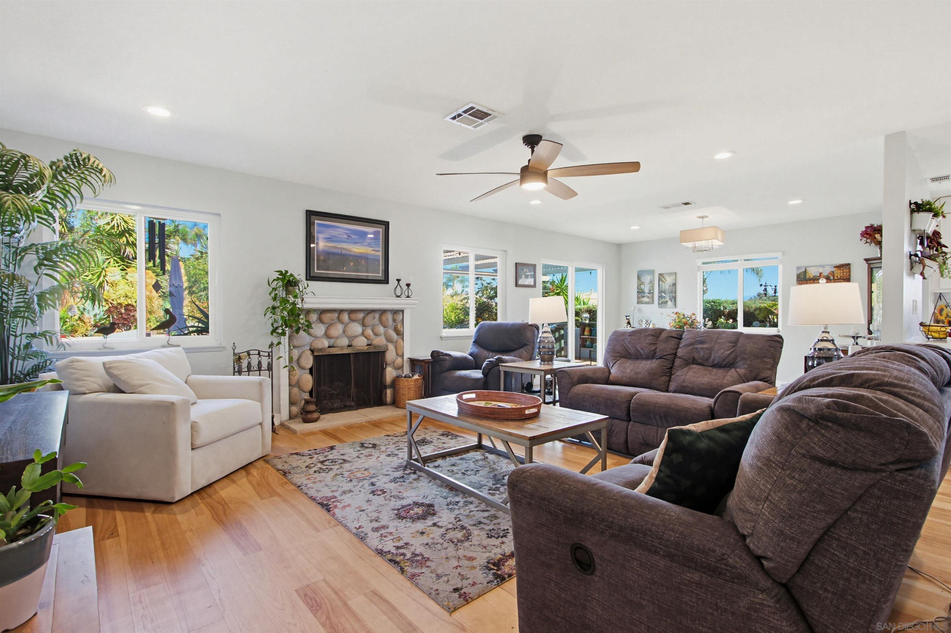 Detail Gallery Image 8 of 25 For 16872  Pinata Dr, San Diego,  CA 92128 - 3 Beds | 2 Baths