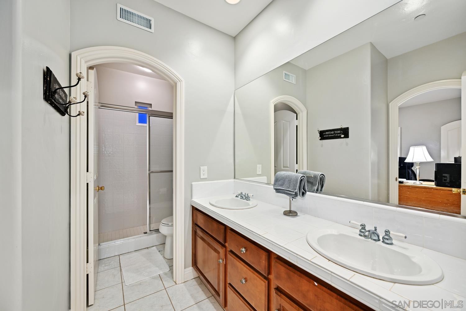 Detail Gallery Image 21 of 57 For 29190  Crystal Ridge Ct, Escondido,  CA 92026 - 5 Beds | 3/1 Baths