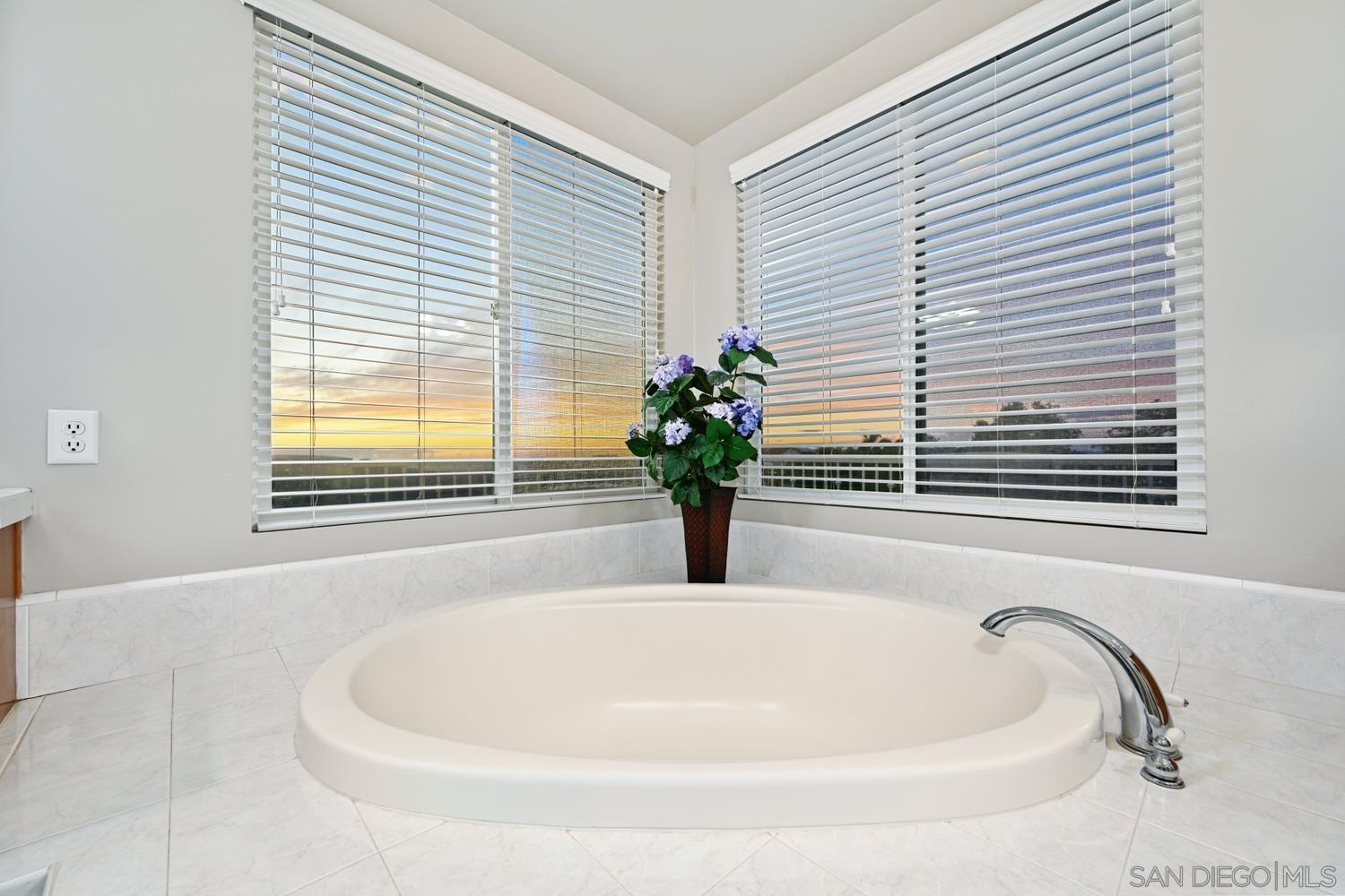 Detail Gallery Image 32 of 57 For 29190  Crystal Ridge Ct, Escondido,  CA 92026 - 5 Beds | 3/1 Baths