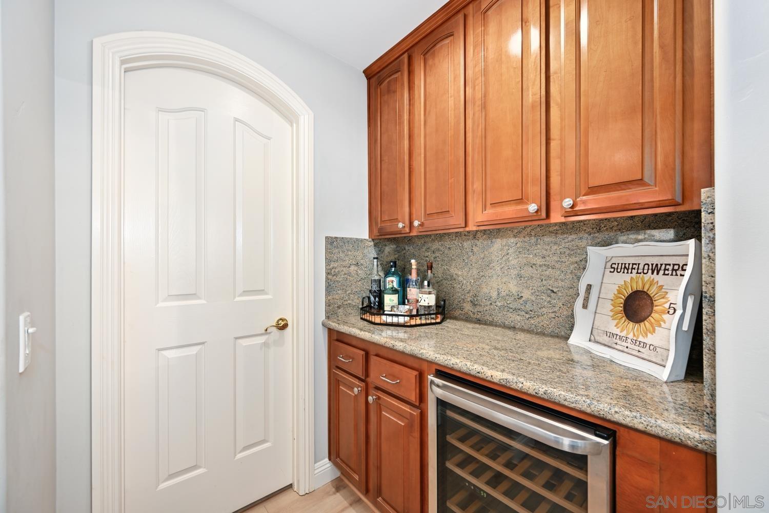 Detail Gallery Image 6 of 57 For 29190  Crystal Ridge Ct, Escondido,  CA 92026 - 5 Beds | 3/1 Baths