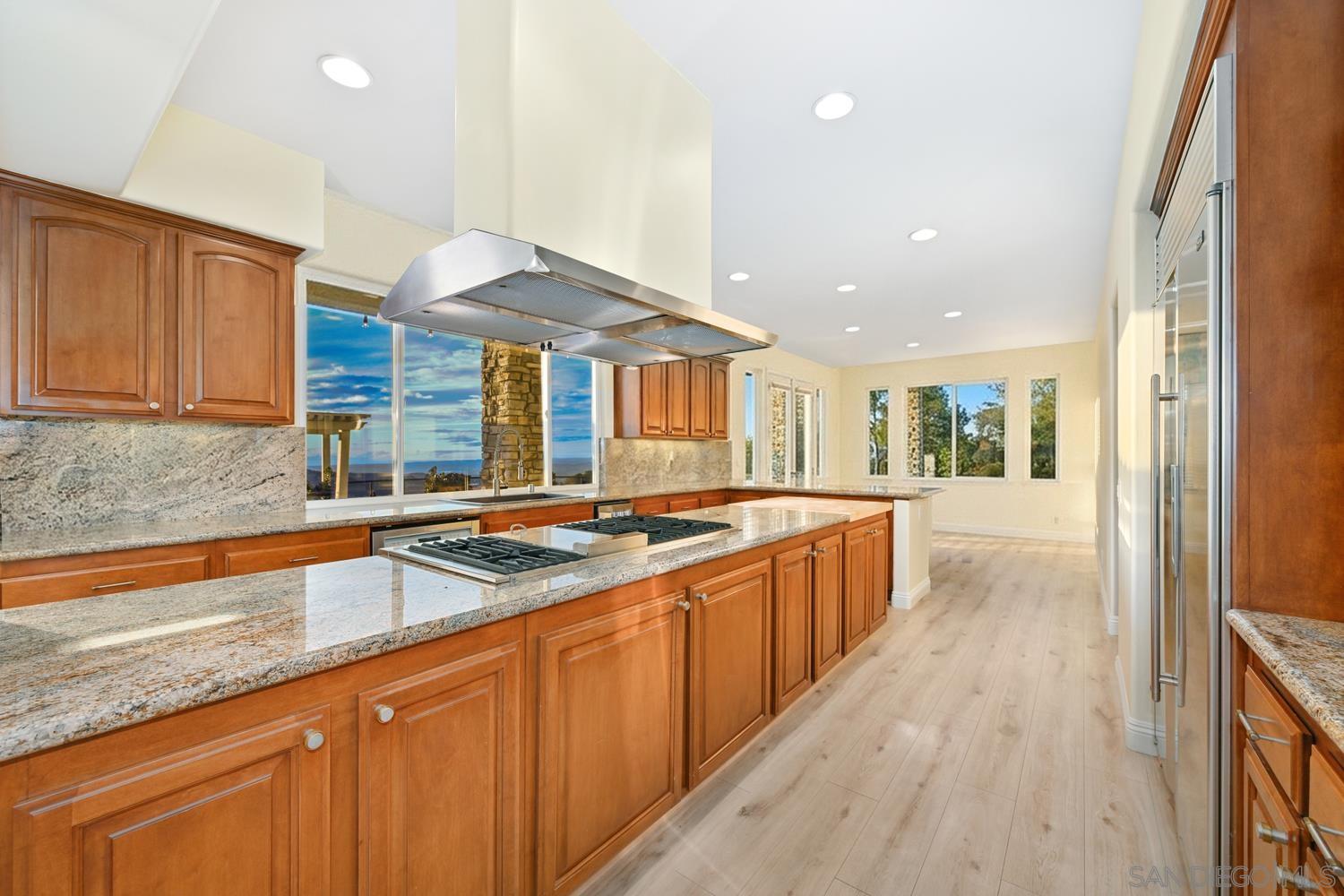 Detail Gallery Image 7 of 57 For 29190  Crystal Ridge Ct, Escondido,  CA 92026 - 5 Beds | 3/1 Baths