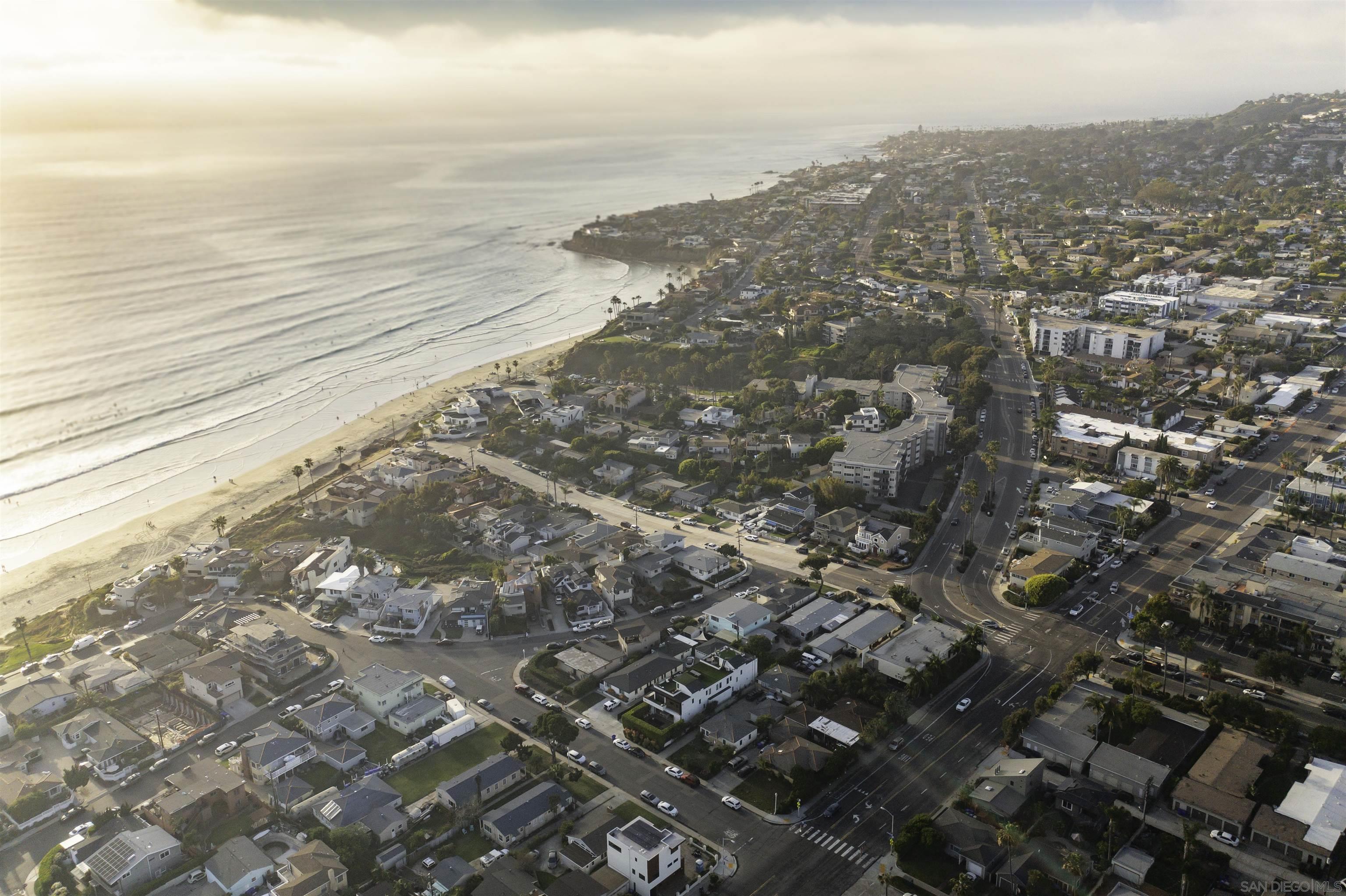 Detail Gallery Image 12 of 37 For 4980-82  La Jolla Blvd, San Diego,  CA 92109 - – Beds | – Baths