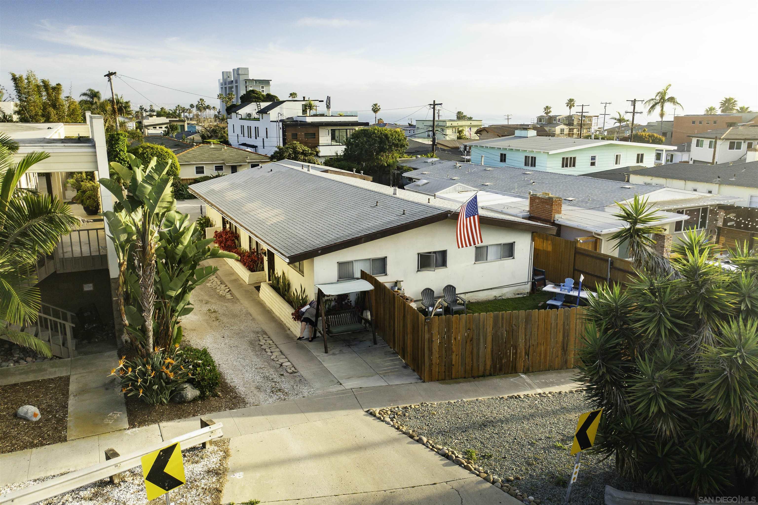 Detail Gallery Image 18 of 37 For 4980-82  La Jolla Blvd, San Diego,  CA 92109 - – Beds | – Baths