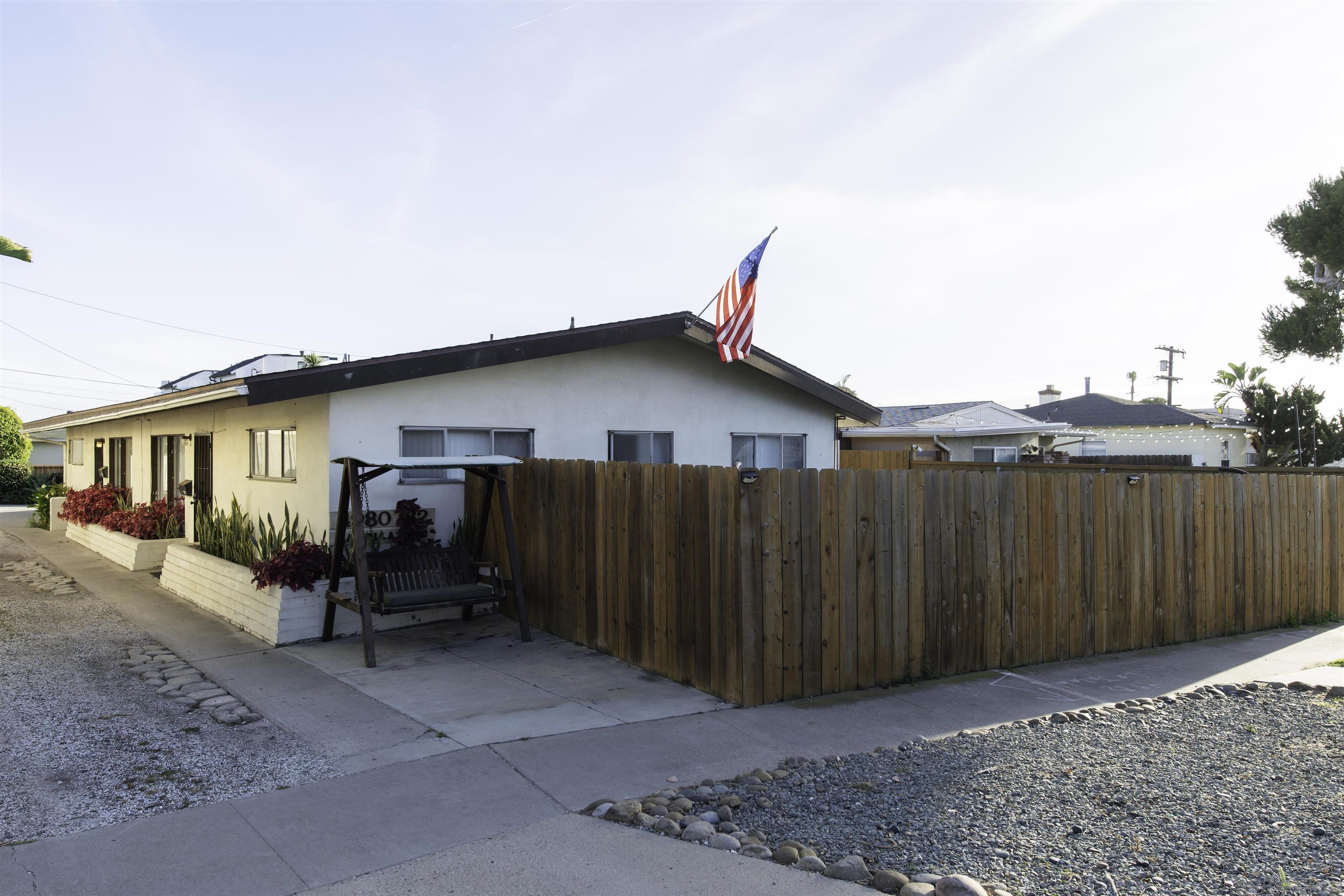 Detail Gallery Image 27 of 37 For 4980-82  La Jolla Blvd, San Diego,  CA 92109 - – Beds | – Baths