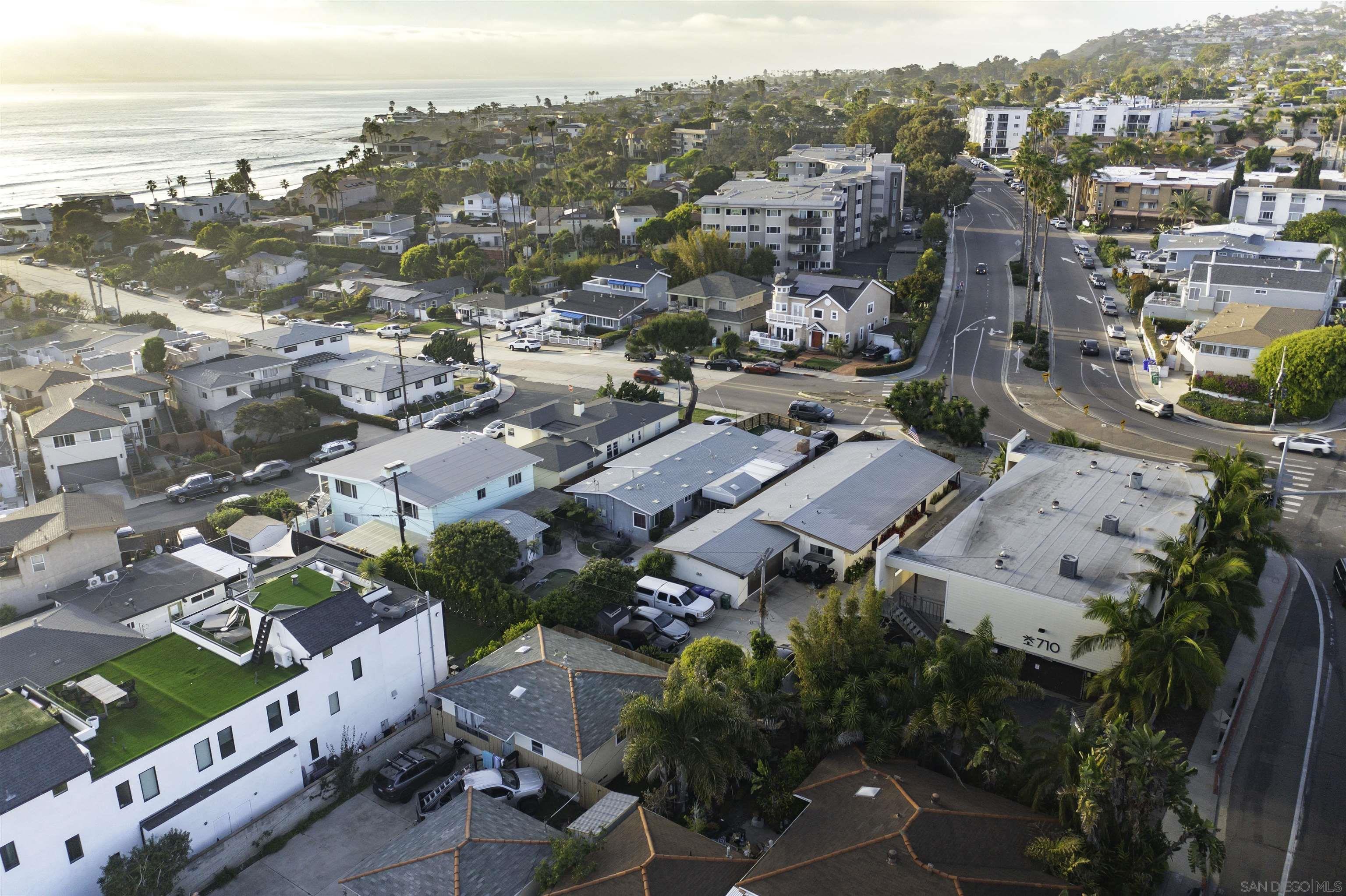 Detail Gallery Image 6 of 37 For 4980-82  La Jolla Blvd, San Diego,  CA 92109 - – Beds | – Baths