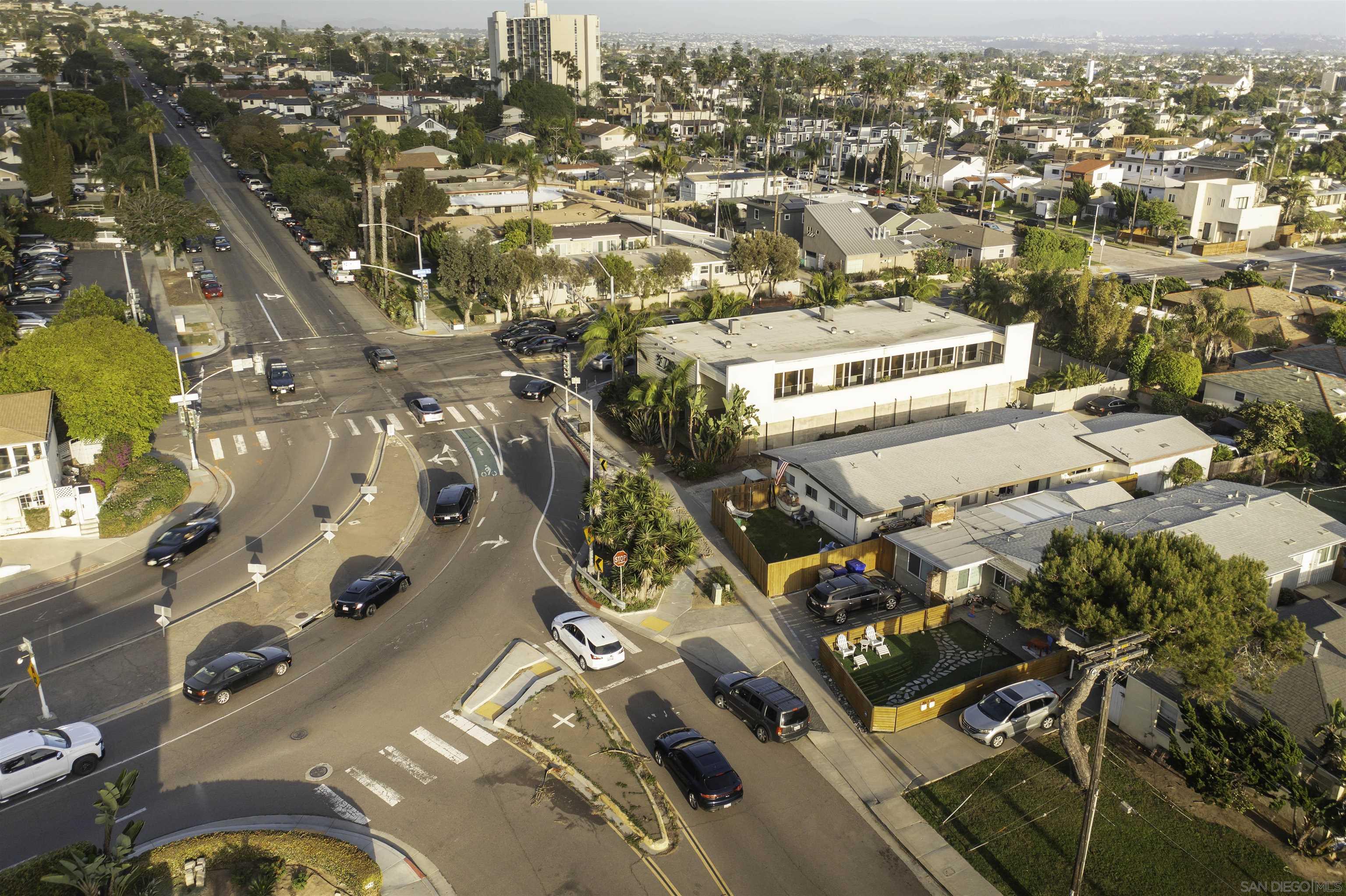 Detail Gallery Image 9 of 37 For 4980-82  La Jolla Blvd, San Diego,  CA 92109 - – Beds | – Baths