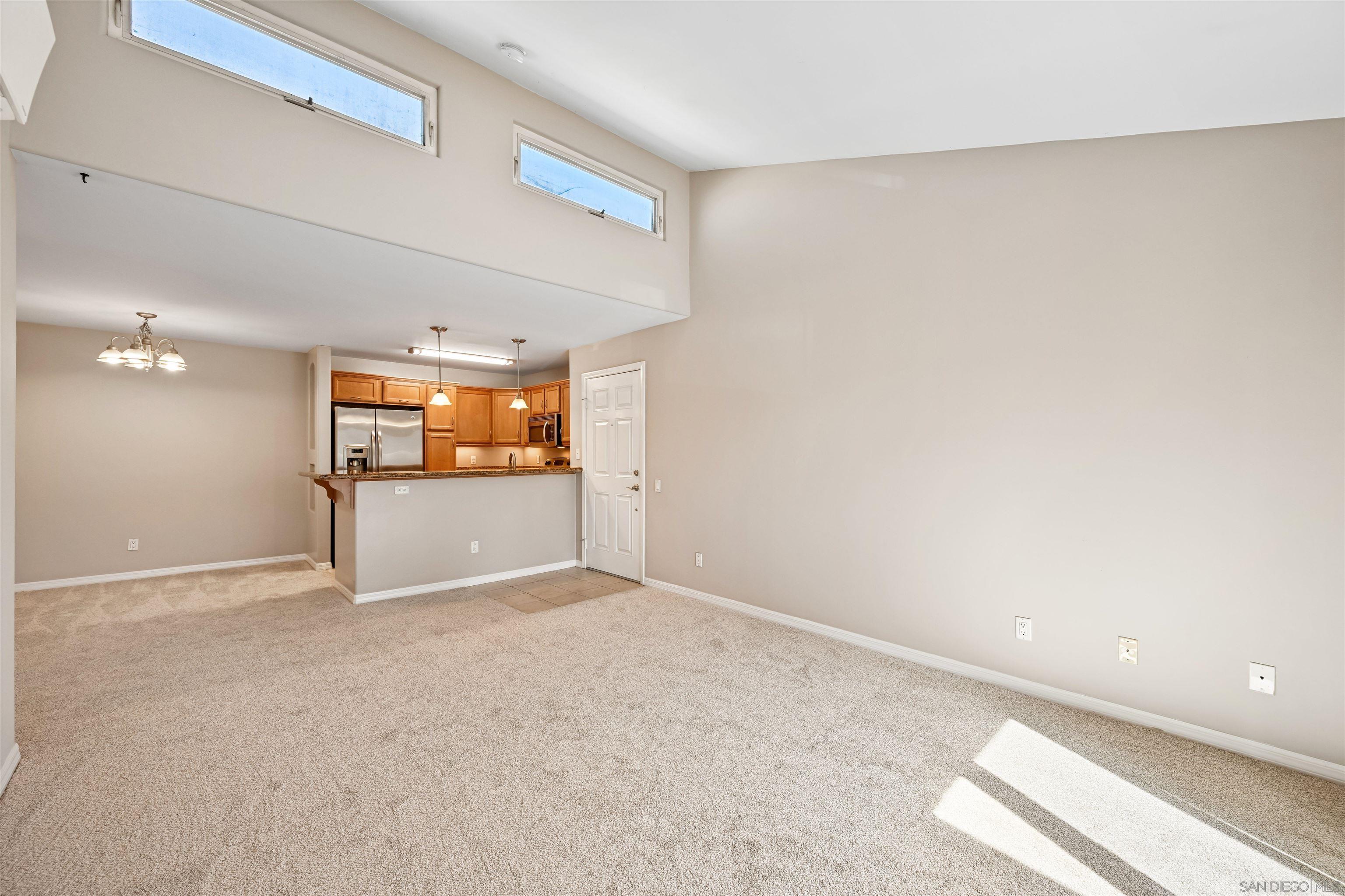 Detail Gallery Image 2 of 29 For 5252  Balboa Arms Dr  #205,  San Diego,  CA 92117 - 3 Beds | 2 Baths