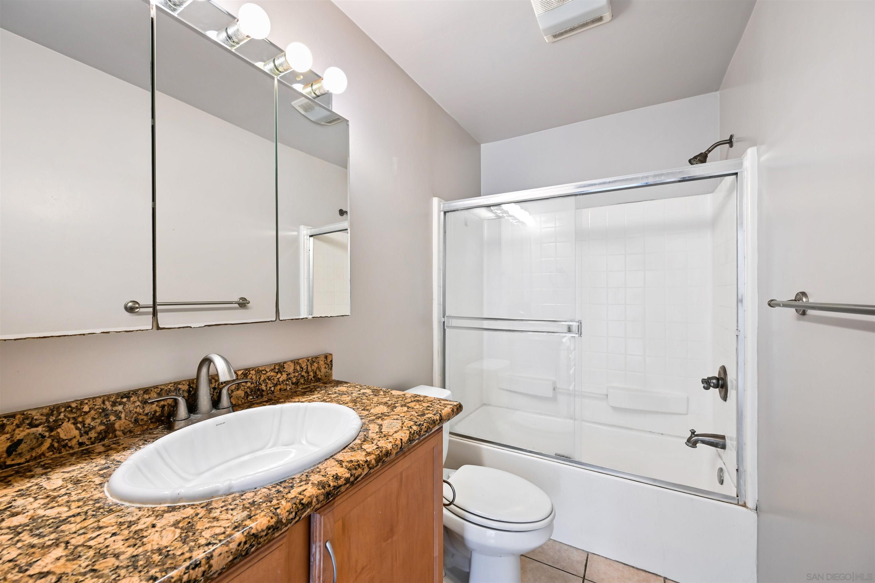 Detail Gallery Image 20 of 29 For 5252  Balboa Arms Dr  #205,  San Diego,  CA 92117 - 3 Beds | 2 Baths