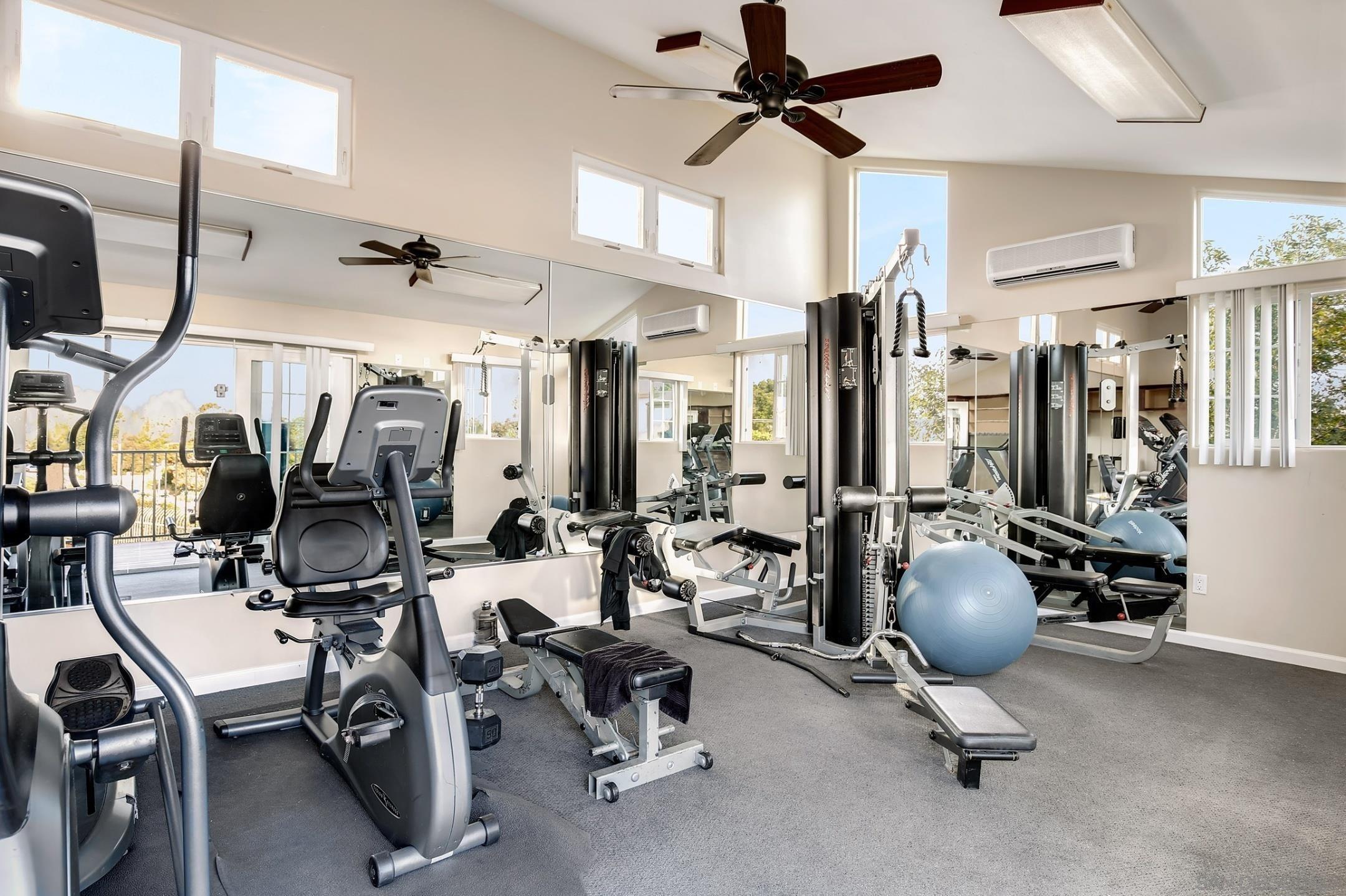 Detail Gallery Image 27 of 29 For 5252  Balboa Arms Dr  #205,  San Diego,  CA 92117 - 3 Beds | 2 Baths