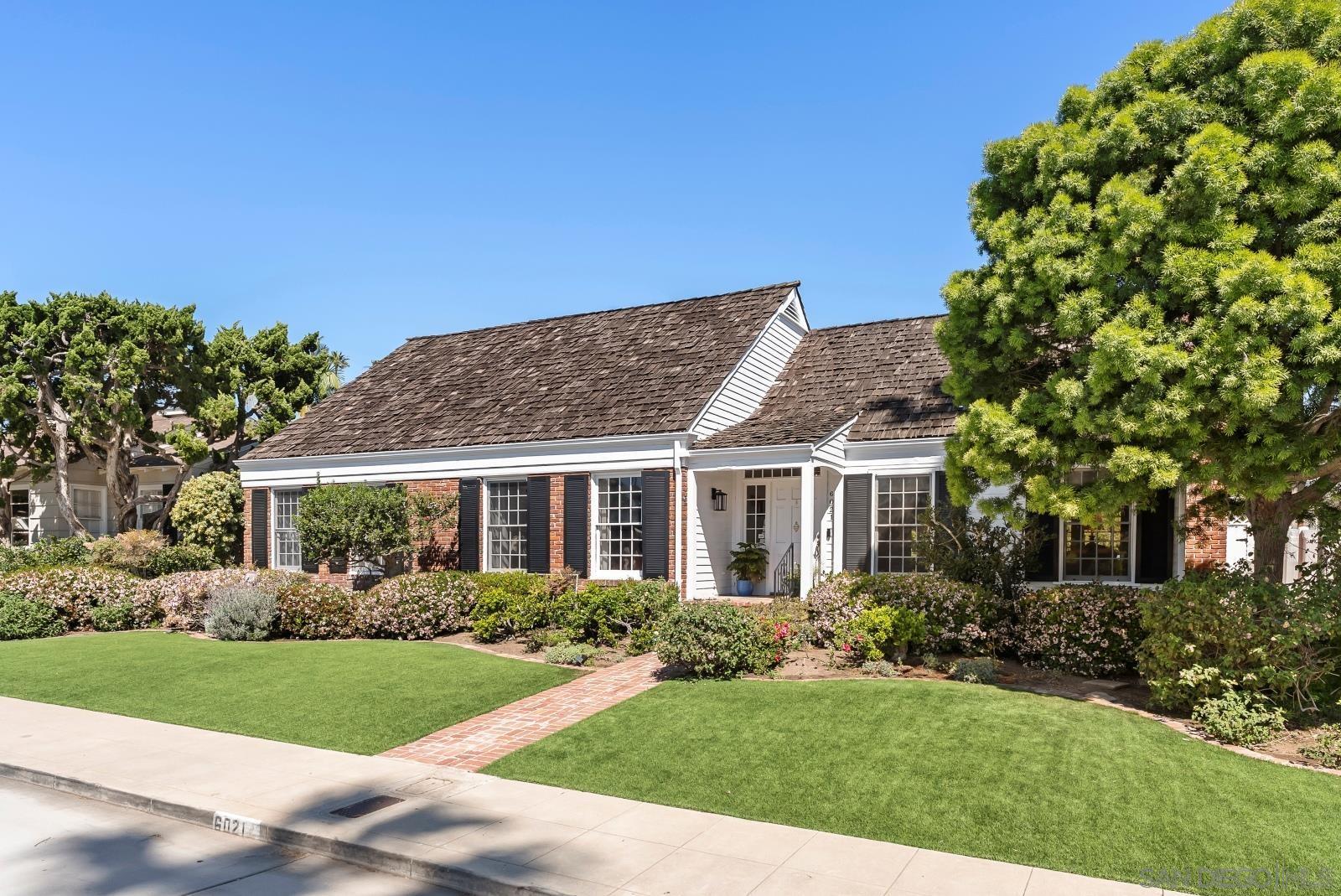 Detail Gallery Image 2 of 32 For 6021  Vista De La Mesa, La Jolla,  CA 92037 - 2 Beds | 2/1 Baths