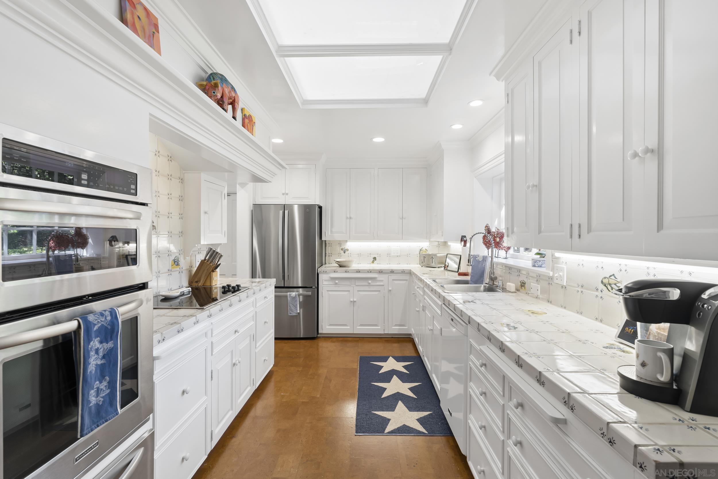 Detail Gallery Image 14 of 32 For 6021  Vista De La Mesa, La Jolla,  CA 92037 - 2 Beds | 2/1 Baths