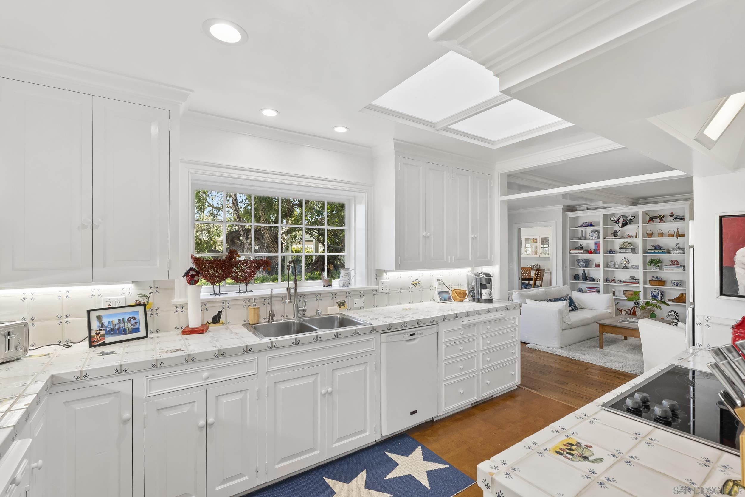 Detail Gallery Image 16 of 32 For 6021  Vista De La Mesa, La Jolla,  CA 92037 - 2 Beds | 2/1 Baths