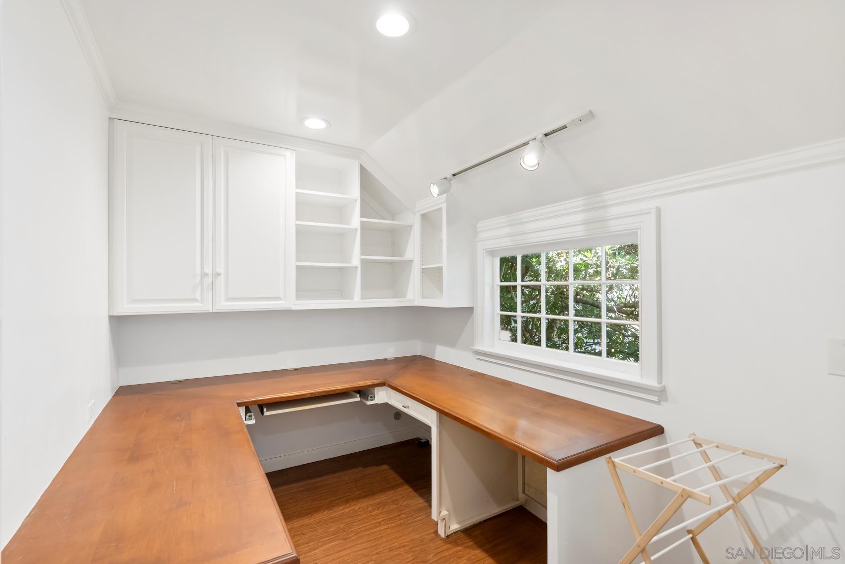 Detail Gallery Image 18 of 32 For 6021  Vista De La Mesa, La Jolla,  CA 92037 - 2 Beds | 2/1 Baths