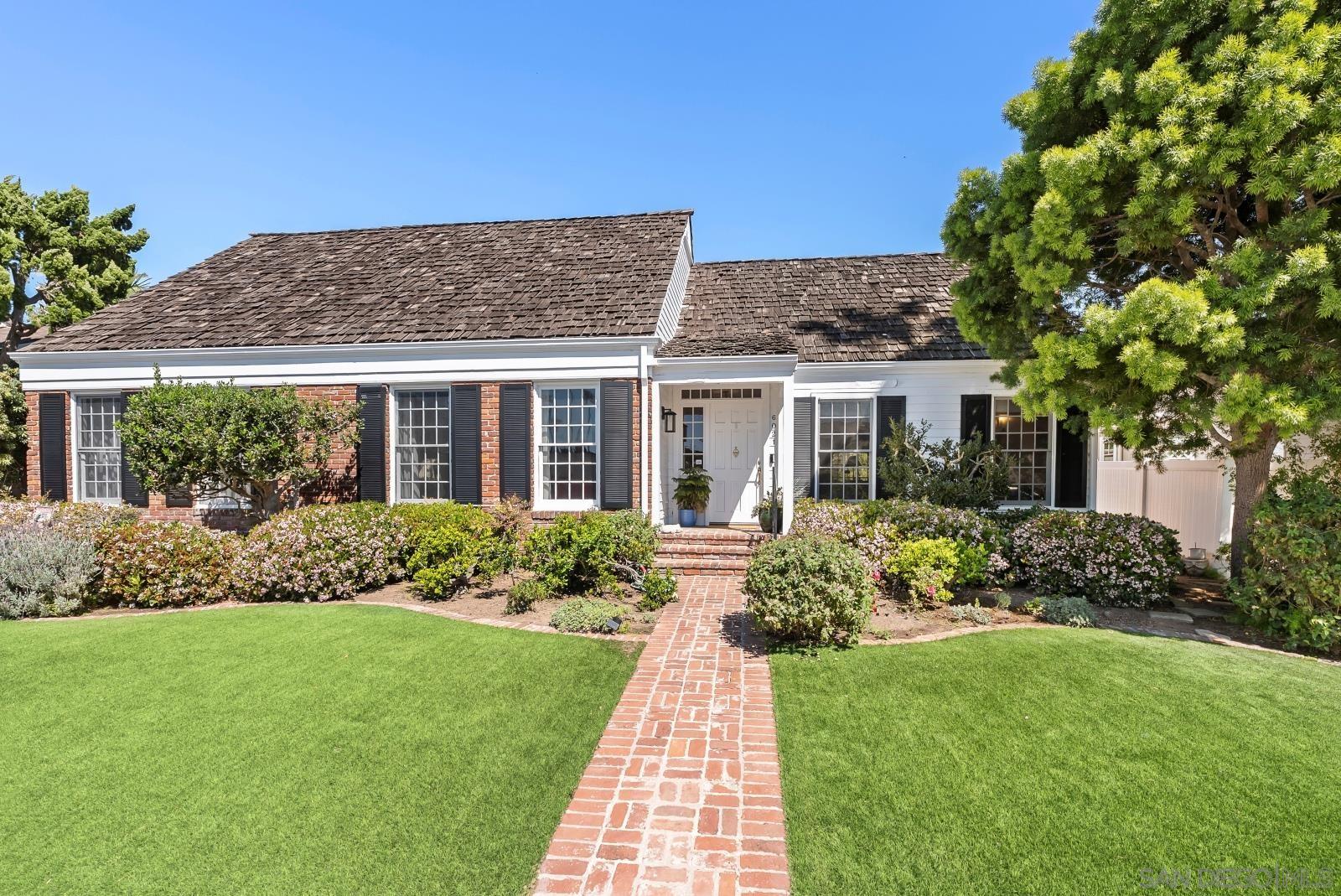 Detail Gallery Image 3 of 32 For 6021  Vista De La Mesa, La Jolla,  CA 92037 - 2 Beds | 2/1 Baths