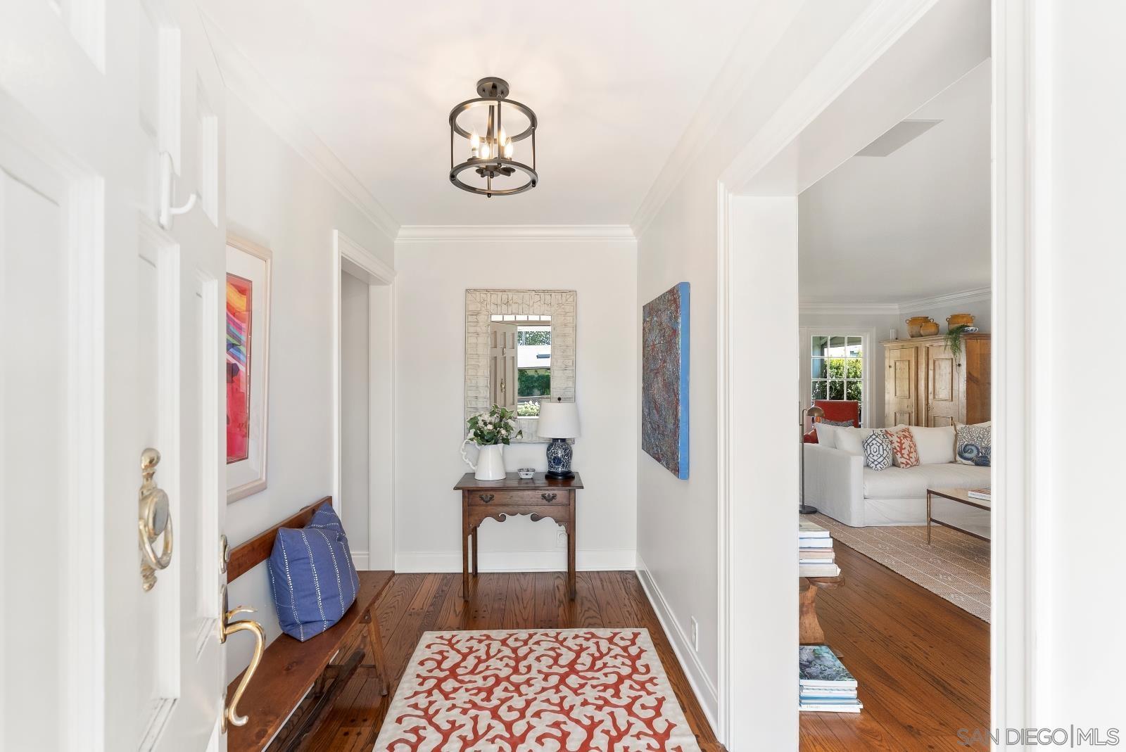 Detail Gallery Image 4 of 32 For 6021  Vista De La Mesa, La Jolla,  CA 92037 - 2 Beds | 2/1 Baths