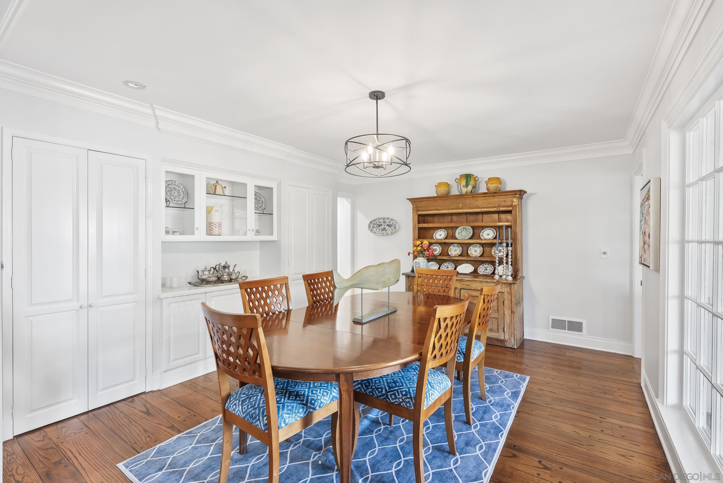 Detail Gallery Image 8 of 32 For 6021  Vista De La Mesa, La Jolla,  CA 92037 - 2 Beds | 2/1 Baths