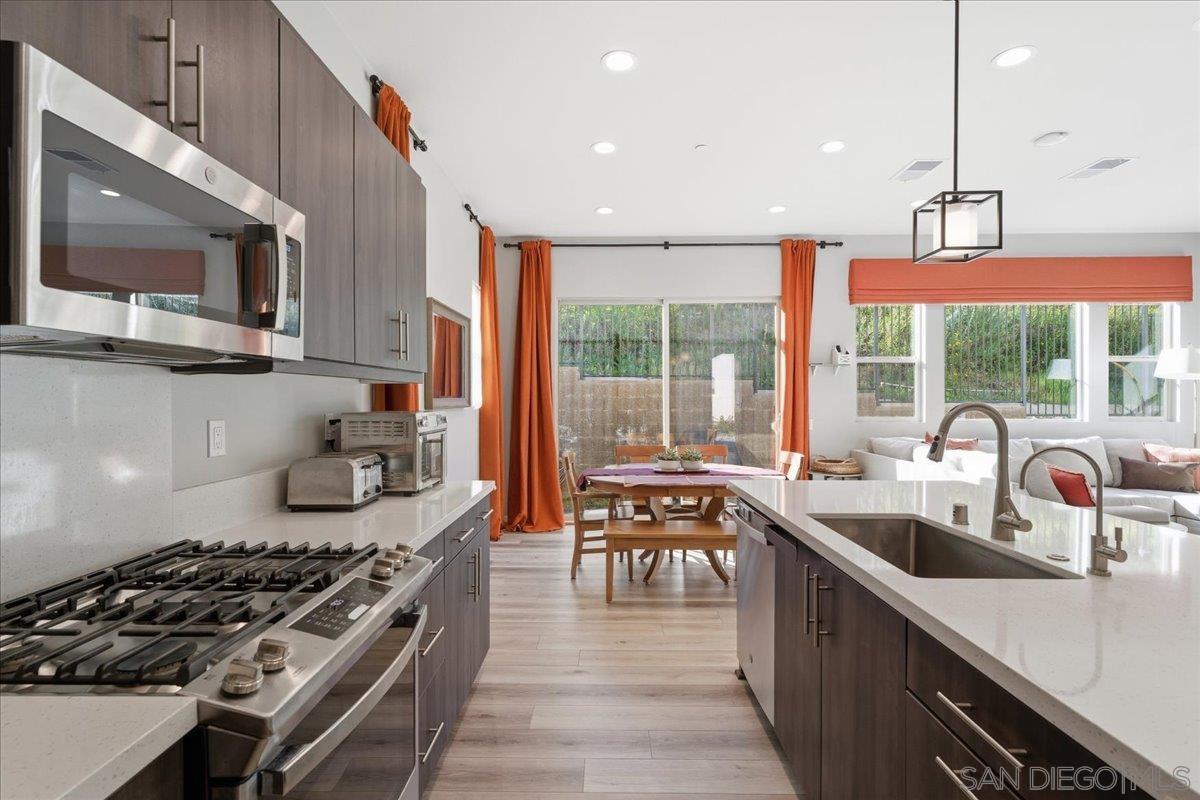 Detail Gallery Image 14 of 28 For 477  Village Greens, San Marcos,  CA 92078 - 3 Beds | 2/1 Baths