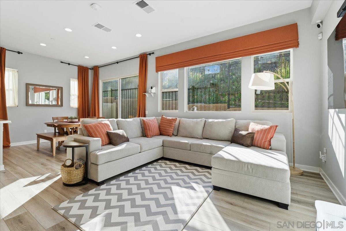 Detail Gallery Image 7 of 28 For 477  Village Greens, San Marcos,  CA 92078 - 3 Beds | 2/1 Baths