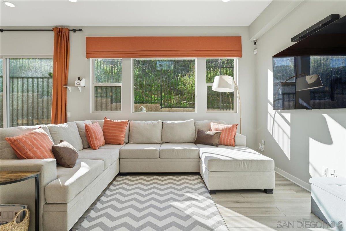 Detail Gallery Image 8 of 28 For 477  Village Greens, San Marcos,  CA 92078 - 3 Beds | 2/1 Baths