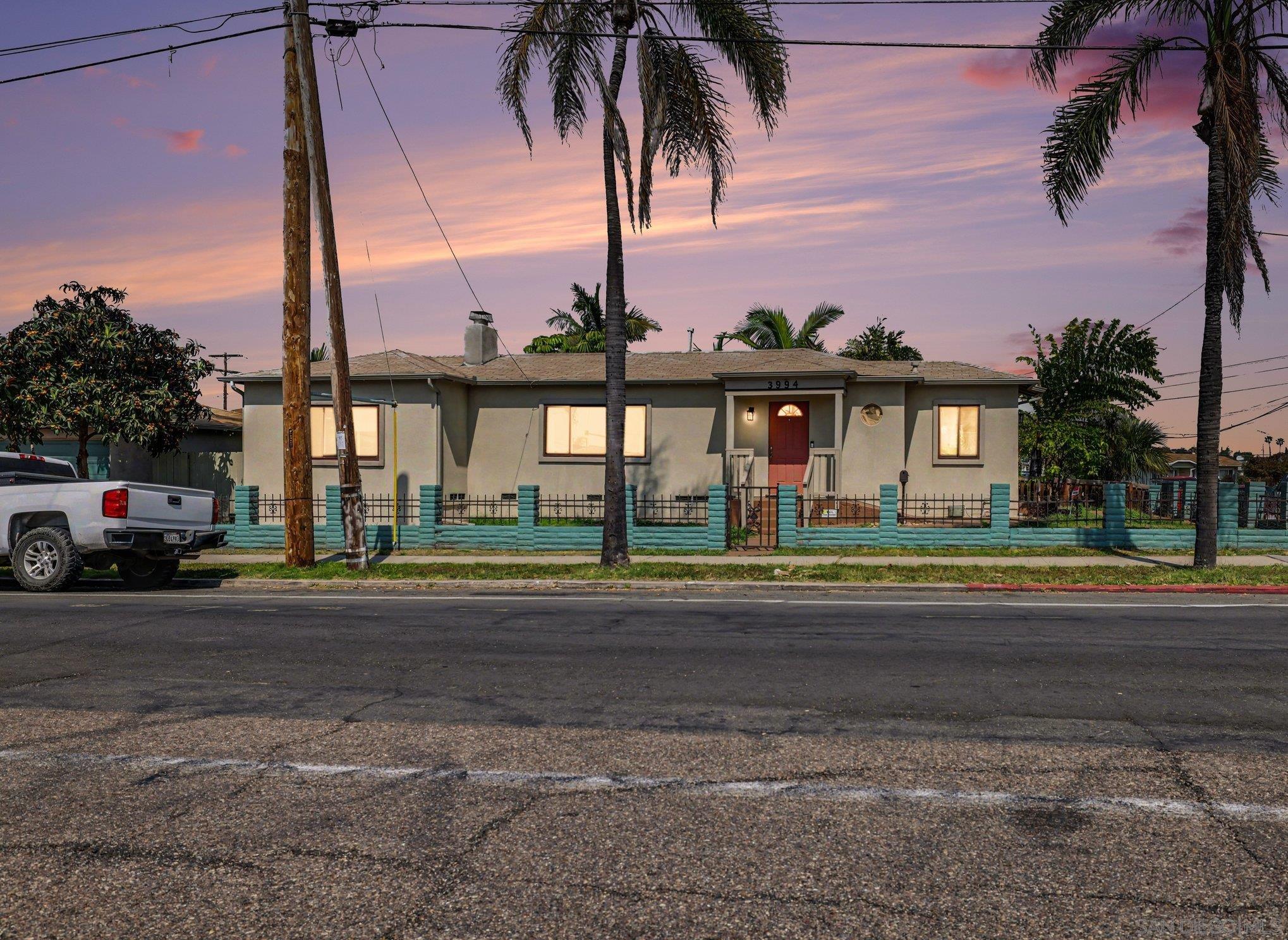 Detail Gallery Image 2 of 37 For 3994  Division St, San Diego,  CA 92113 - 3 Beds | 2 Baths