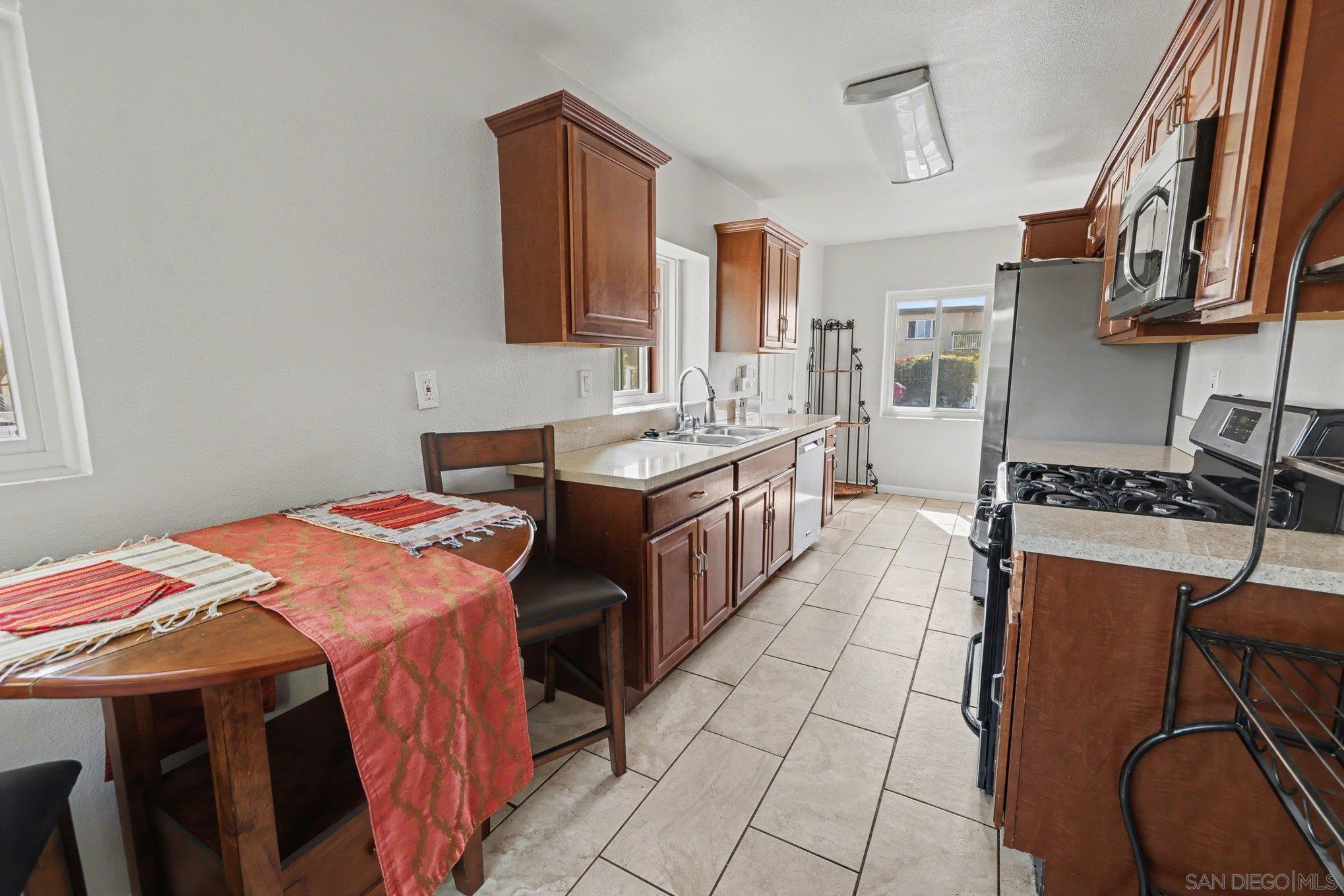 Detail Gallery Image 19 of 37 For 3994  Division St, San Diego,  CA 92113 - 3 Beds | 2 Baths