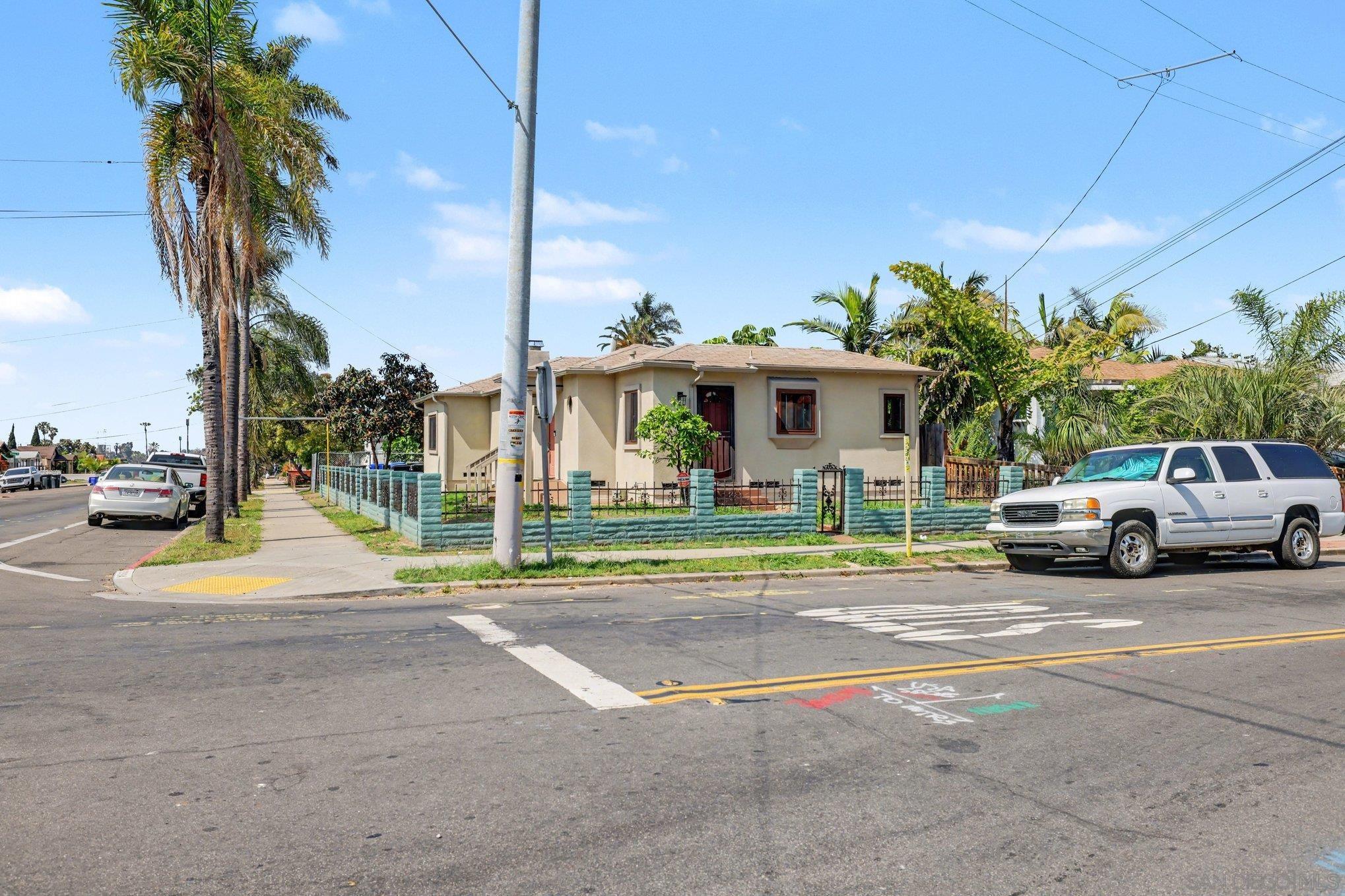 Detail Gallery Image 9 of 37 For 3994  Division St, San Diego,  CA 92113 - 3 Beds | 2 Baths