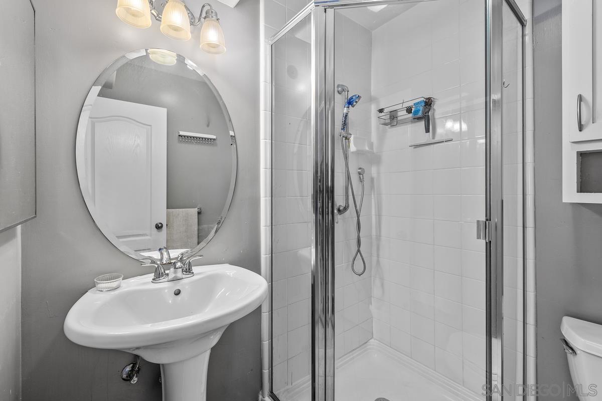 Detail Gallery Image 13 of 23 For 2125  Grand Ave., San Diego,  CA 92109 - 3 Beds | 3/1 Baths