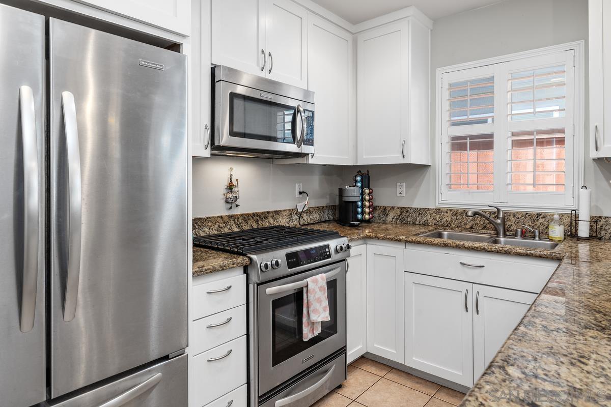 Detail Gallery Image 8 of 23 For 2125  Grand Ave., San Diego,  CA 92109 - 3 Beds | 3/1 Baths