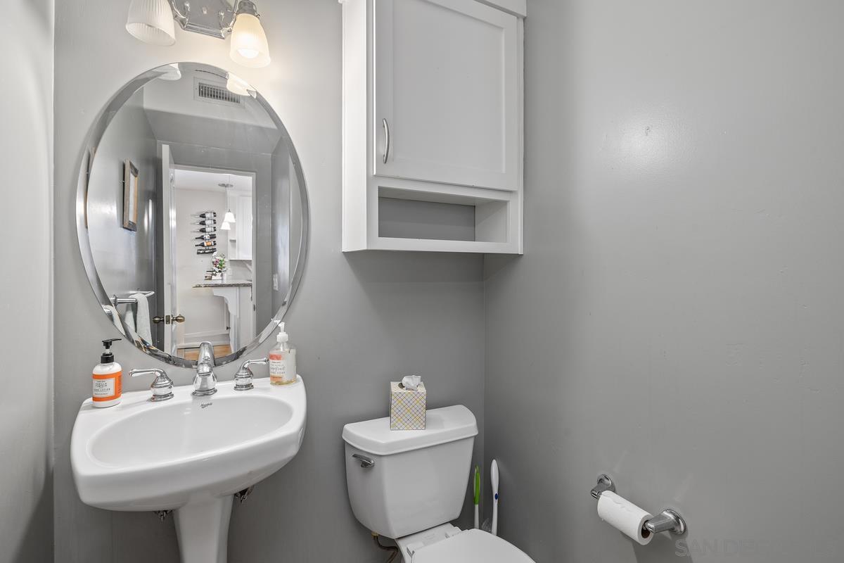 Detail Gallery Image 10 of 23 For 2125  Grand Ave., San Diego,  CA 92109 - 3 Beds | 3/1 Baths