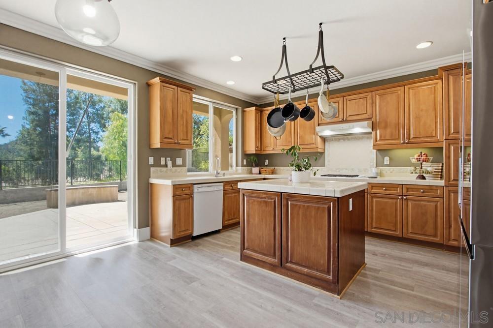 Detail Gallery Image 23 of 75 For Golden Oak Pl, Escondido,  CA 92027 - 5 Beds | 3 Baths