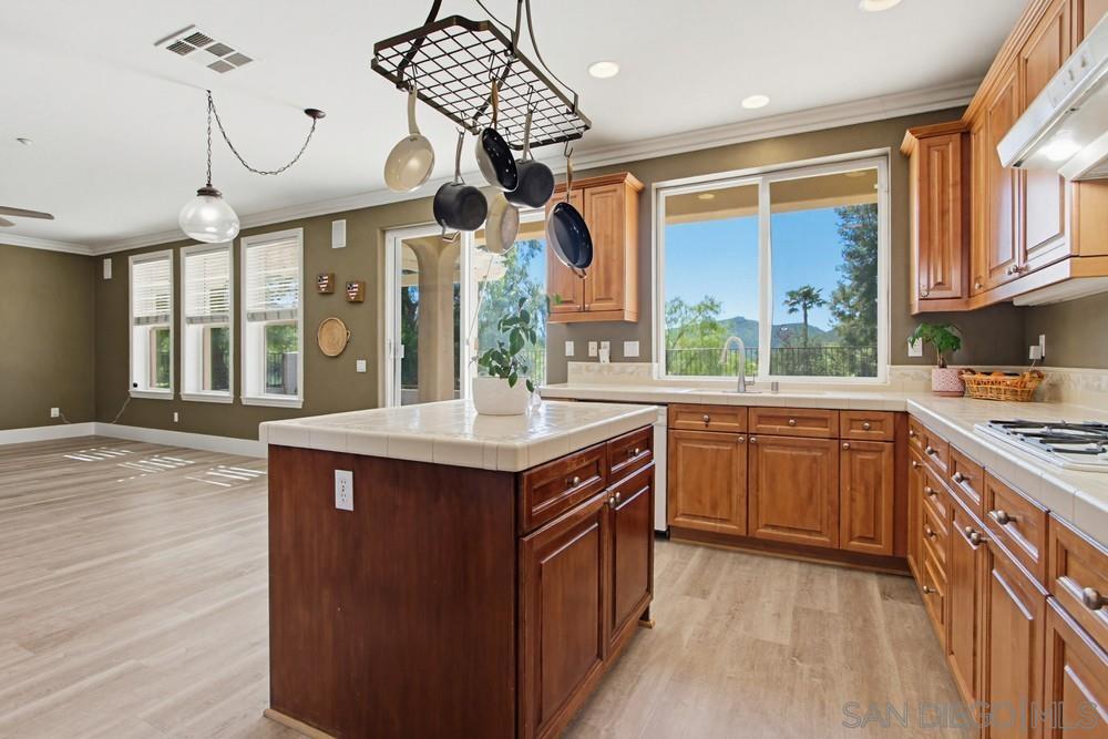 Detail Gallery Image 24 of 75 For Golden Oak Pl, Escondido,  CA 92027 - 5 Beds | 3 Baths