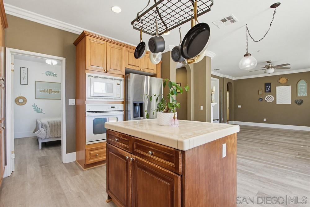 Detail Gallery Image 26 of 75 For Golden Oak Pl, Escondido,  CA 92027 - 5 Beds | 3 Baths