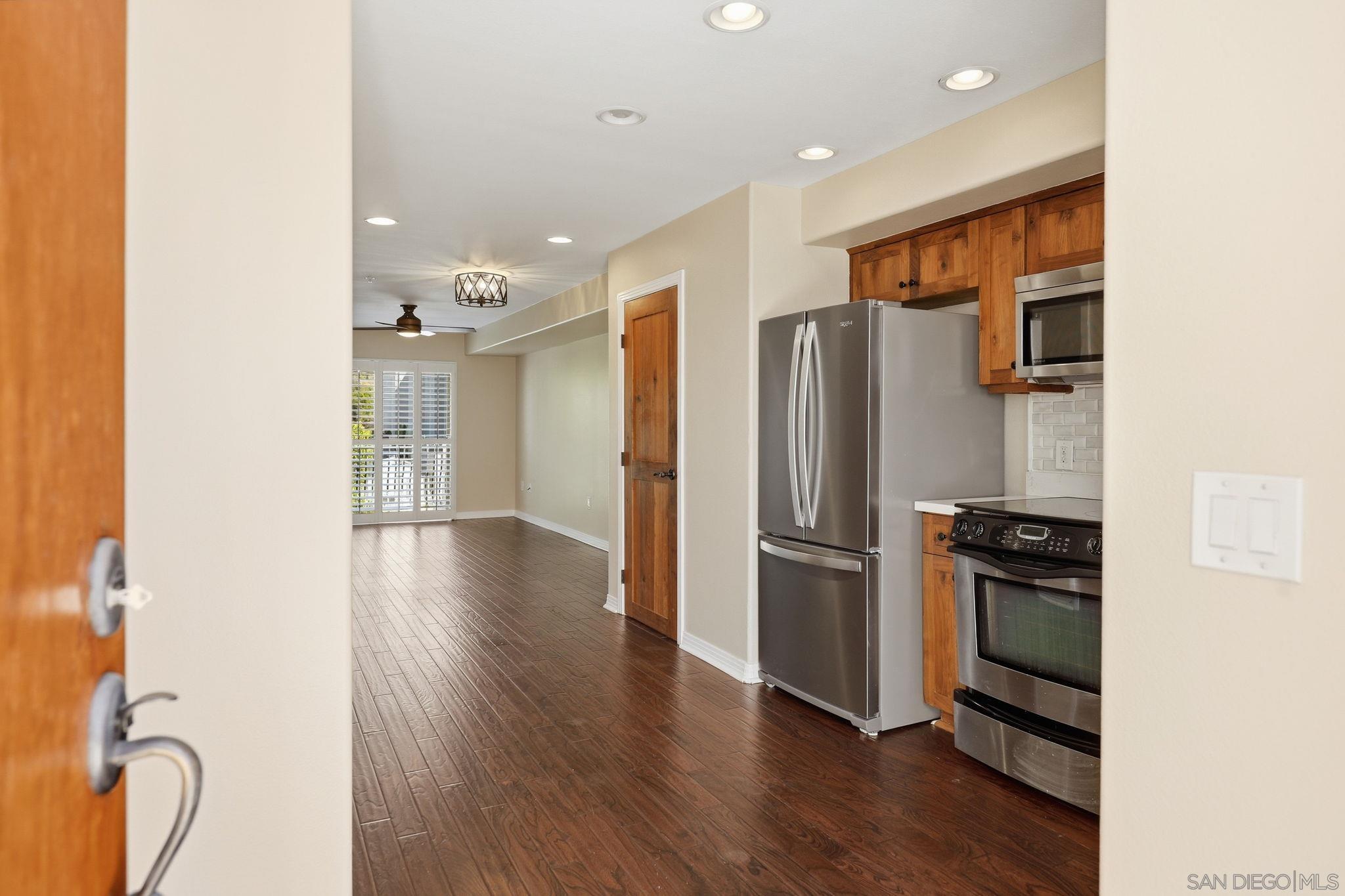 Detail Gallery Image 9 of 24 For 801 W Hawthorn  #406,  San Diego,  CA 92101 - 2 Beds | 2 Baths