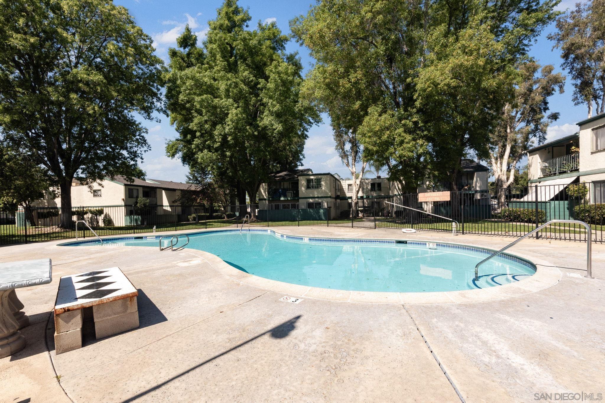 Detail Gallery Image 2 of 23 For 1811 E Grand Ave  #105,  Escondido,  CA 92027 - 2 Beds | 2 Baths