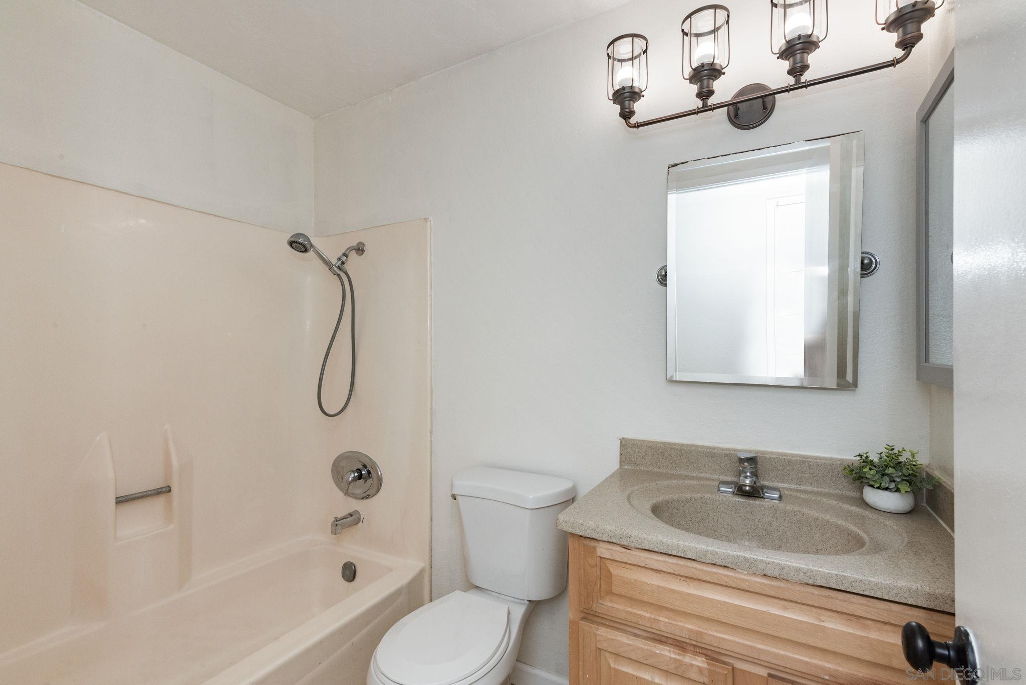 Detail Gallery Image 12 of 23 For 1811 E Grand Ave  #105,  Escondido,  CA 92027 - 2 Beds | 2 Baths