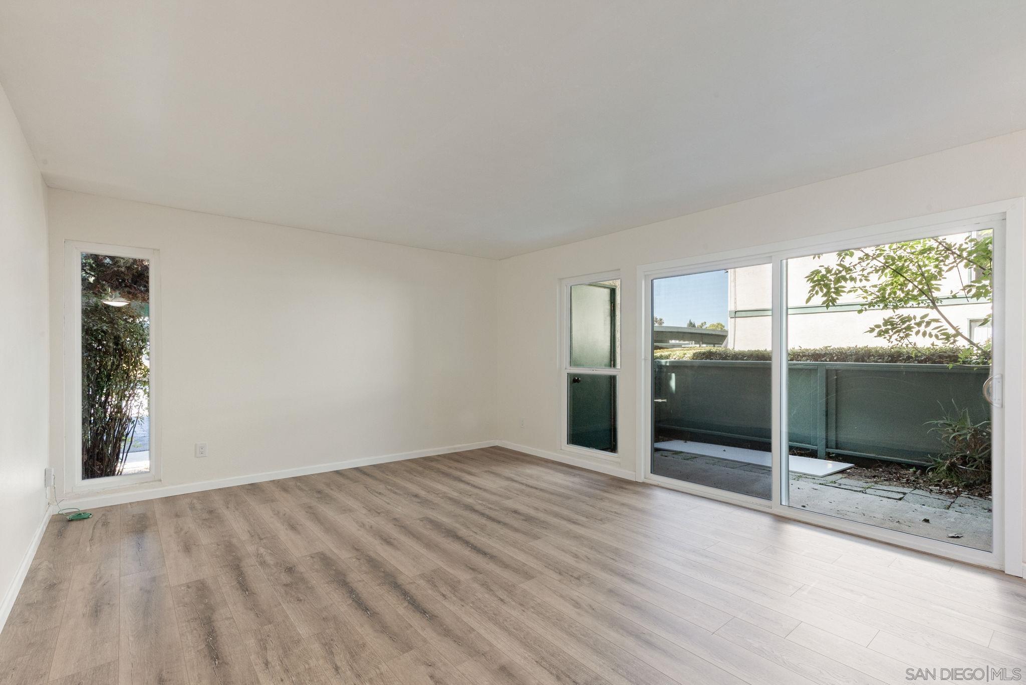 Detail Gallery Image 4 of 23 For 1811 E Grand Ave  #105,  Escondido,  CA 92027 - 2 Beds | 2 Baths