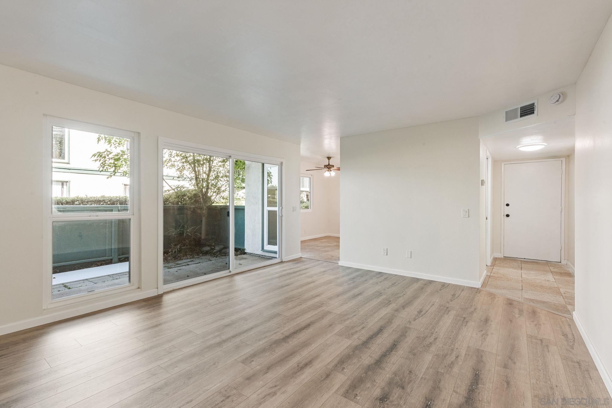 Detail Gallery Image 5 of 23 For 1811 E Grand Ave  #105,  Escondido,  CA 92027 - 2 Beds | 2 Baths