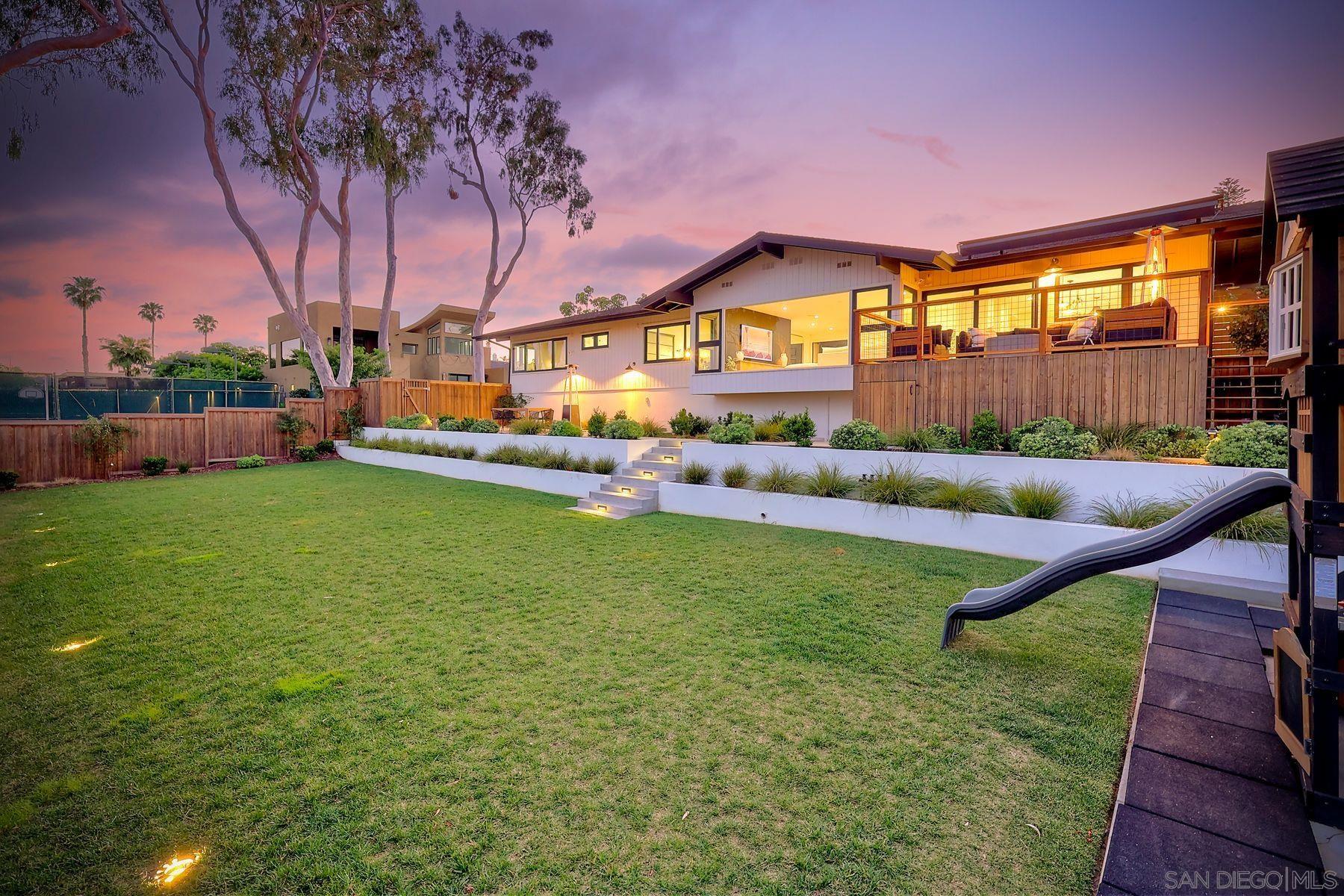 Detail Gallery Image 16 of 63 For 2980  Nichols St, San Diego,  CA 92106 - 4 Beds | 3 Baths