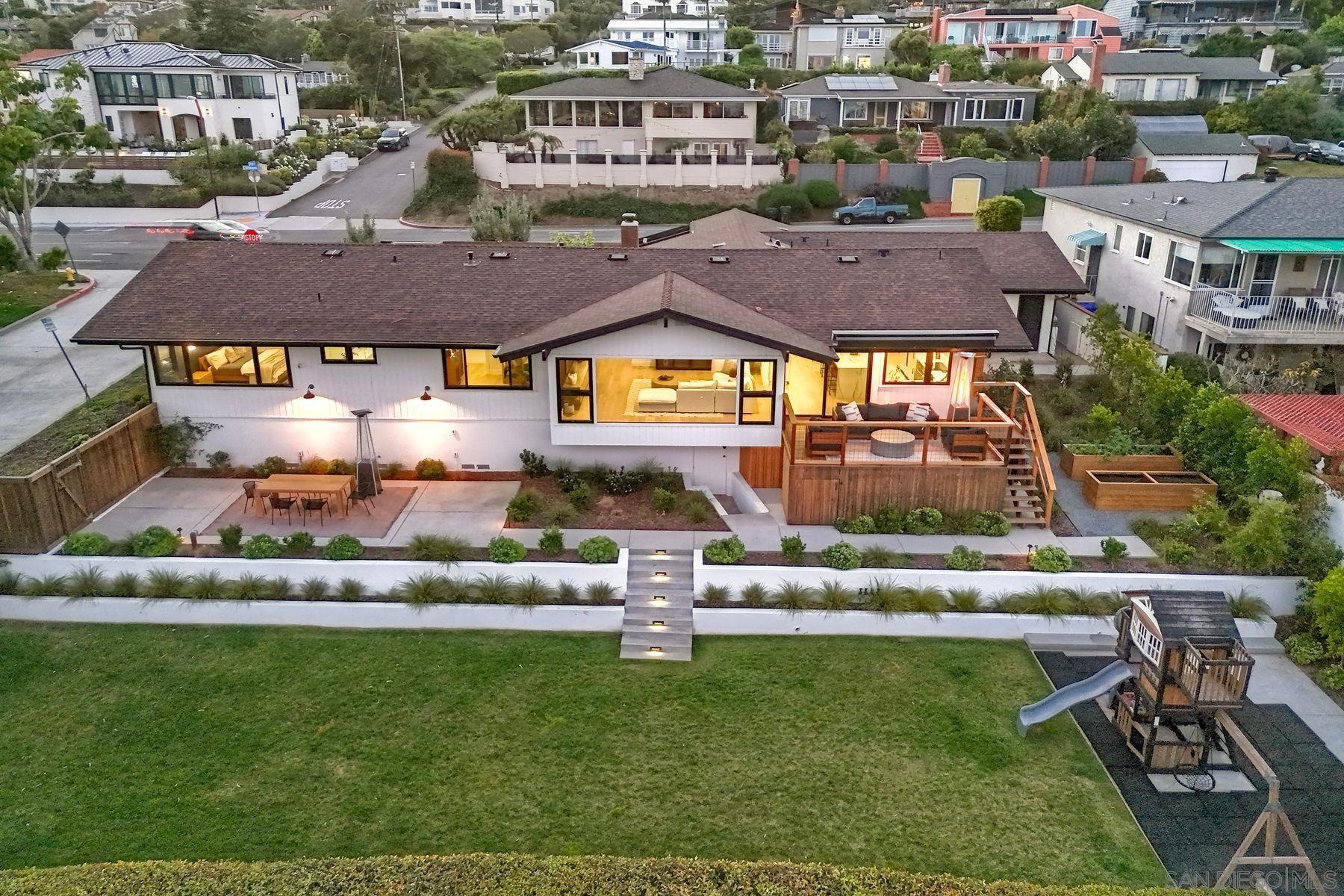 Detail Gallery Image 26 of 63 For 2980  Nichols St, San Diego,  CA 92106 - 4 Beds | 3 Baths