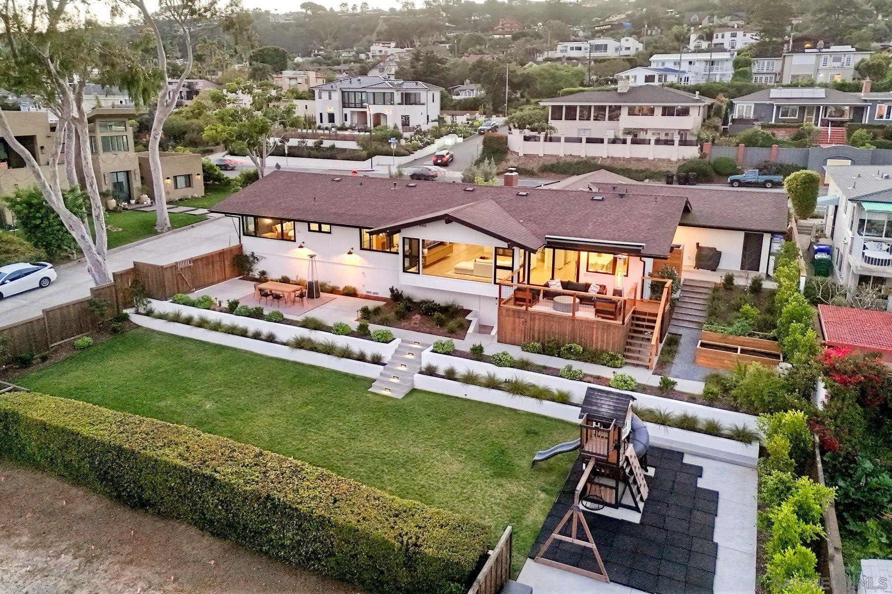 Detail Gallery Image 29 of 63 For 2980  Nichols St, San Diego,  CA 92106 - 4 Beds | 3 Baths